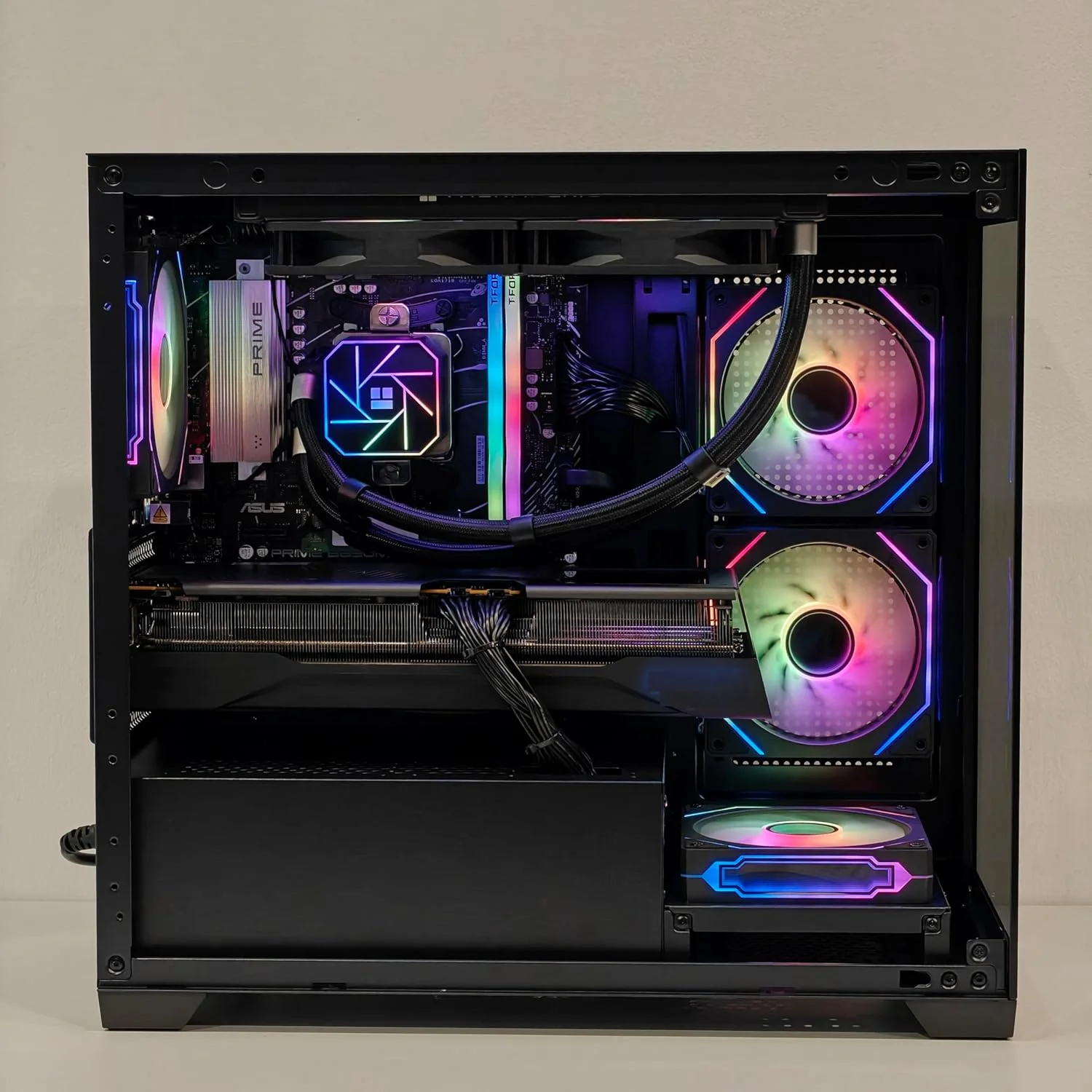 کامپیوتر گیمینگ رایزن 7 8700F تا 5.0 گیگاهرتز | RTX 5070 Ti 16GB GDDR7 | رم 32GB DDR5 6000MHZ | 1TB NVME GEN 4 | کیس مشکی FT418 | ویندوز 11 پرو | وای فای آماده