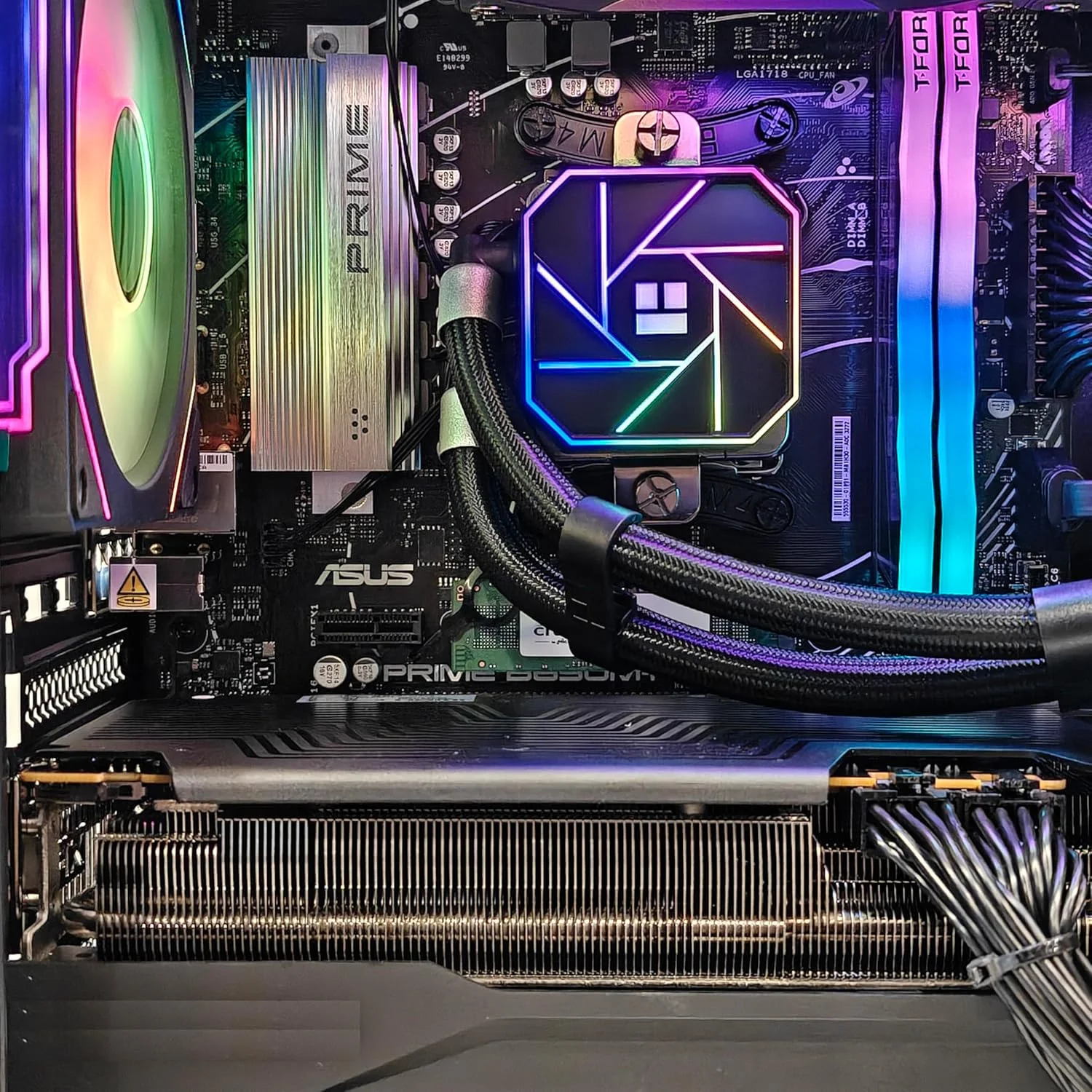 کامپیوتر گیمینگ رایزن 7 8700F تا 5.0 گیگاهرتز | RTX 5070 Ti 16GB GDDR7 | رم 32GB DDR5 6000MHZ | 1TB NVME GEN 4 | کیس مشکی FT418 | ویندوز 11 پرو | وای فای آماده