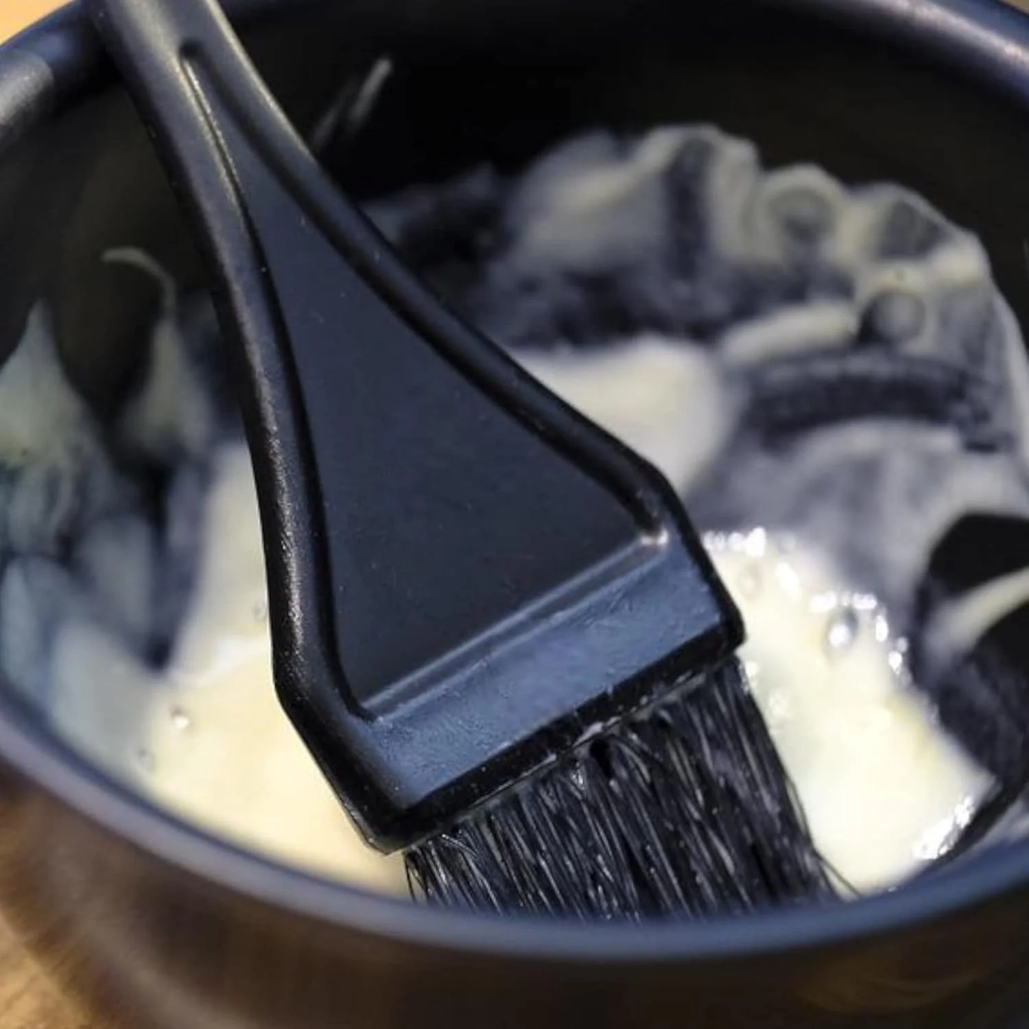 ست رنگ مو 4 تکه MIJOMA شامل کاسه رنگ، برس رنگ مو باریک، برس رنگ مو پهن، برس دو طرفه با شانه، مشکی ست رنگ مو 4 تکه MIJOMA شامل کاسه رنگ، برس رنگ مو باریک، برس رنگ مو پهن، برس دو طرفه با شانه، مشکی