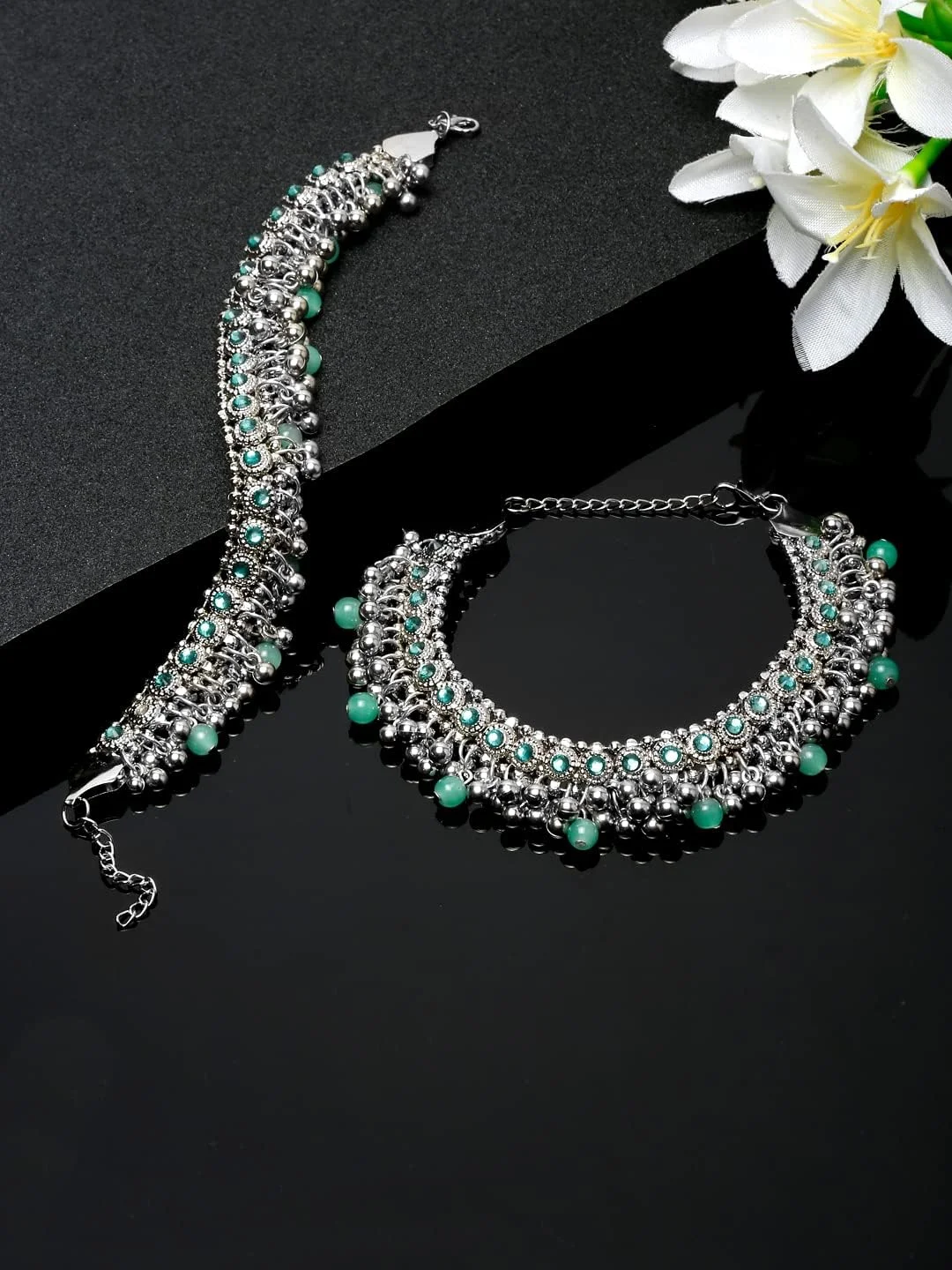 زیورآلات YouBella پابندهای دست ساز شیک با روکش نقره آلمانی برای دختران و زنان (YBANK_60021) (نقره ای)، تک سایز، نقره آلمانی، بدون سنگ قیمتی زیورآلات YouBella پابندهای دست ساز شیک با روکش نقره آلمانی برای دختران و زنان (YBANK_60021) (نقره ای)، تک سایز، نقره آلمانی، بدون سنگ قیمتی