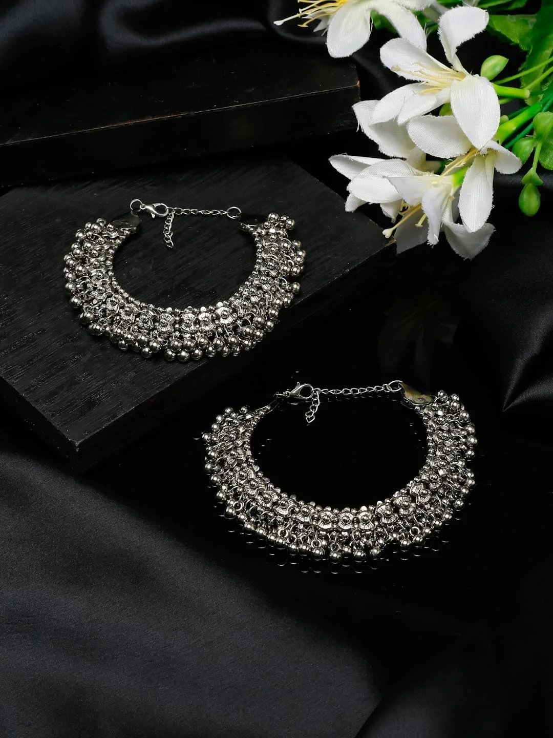 زیورآلات YouBella پابندهای دست ساز نقره ای آلمانی شیک برای دختران و زنان