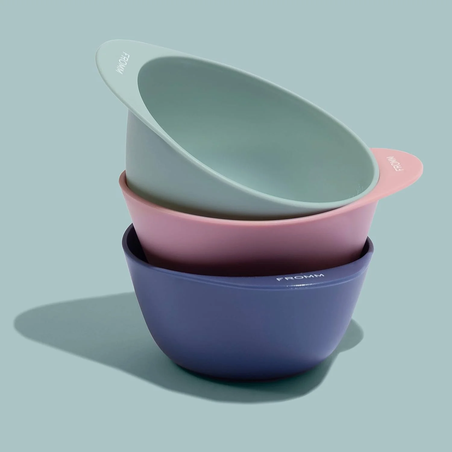 کاسه های مخلوط رنگ استودیو فروم برای رنگ مو، دکلره و درمان، با پایه لاستیکی ضد ریزش، 300 میلی لیتر، بسته 3 عددی کاسه های مخلوط رنگ استودیو فروم برای رنگ مو، دکلره و درمان، با پایه لاستیکی ضد ریزش، 300 میلی لیتر، بسته 3 عددی