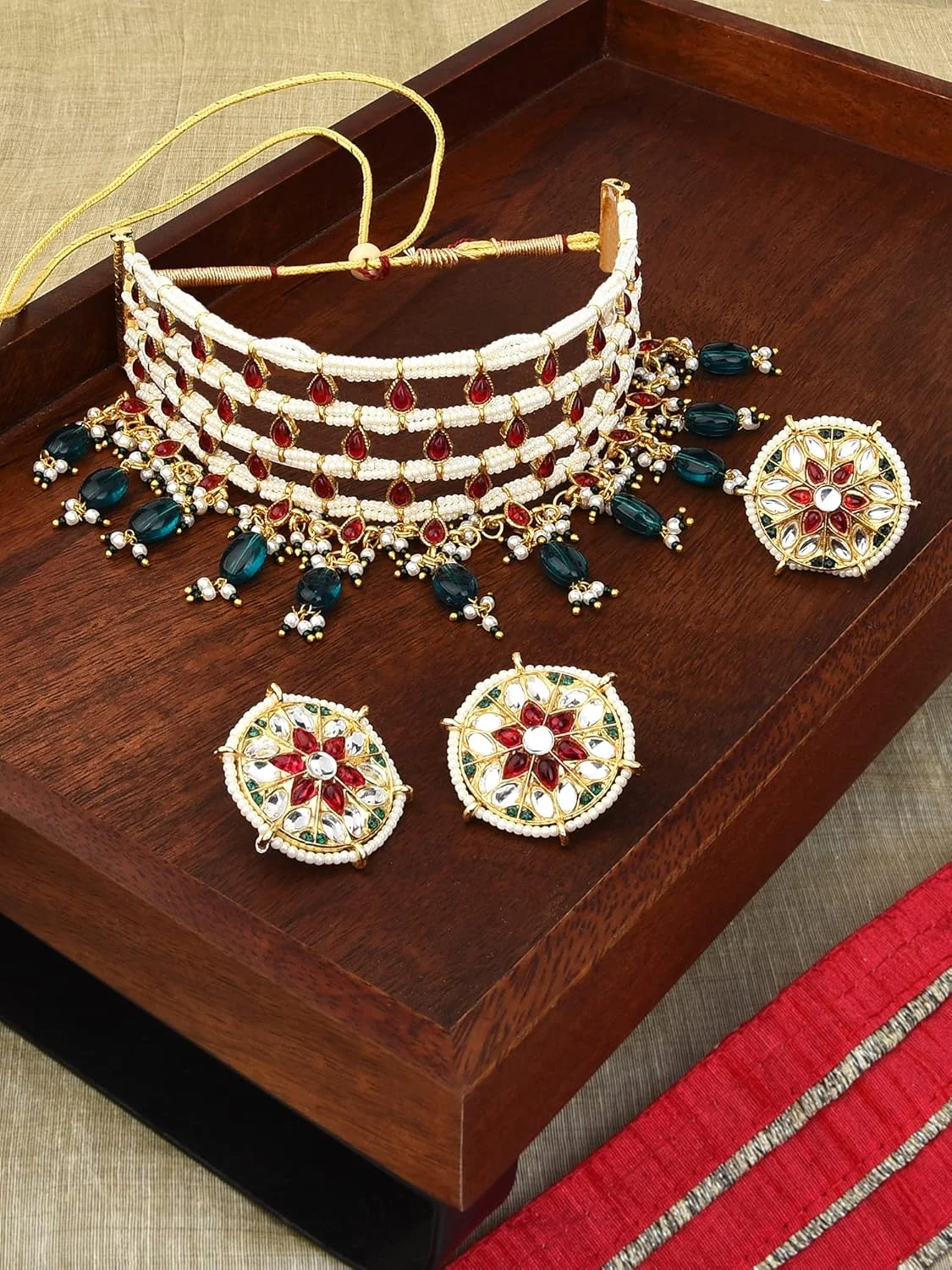 زیوری پرلز، ست گردنبند چوکر، گوشواره و انگشتر زنانه با نگین های صورتی کندان و مهره های سبز - ZPFK11071 زیوری پرلز، ست گردنبند چوکر، گوشواره و انگشتر زنانه با نگین های صورتی کندان و مهره های سبز - ZPFK11071