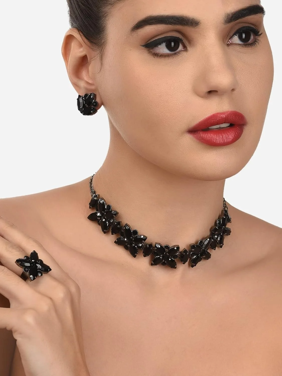 ست گردنبند، گوشواره و انگشتر زنانه نگین دار مشکی خیره کننده Zaveri Pearls - ZPFK12620 ست گردنبند، گوشواره و انگشتر زنانه نگین دار مشکی خیره کننده Zaveri Pearls - ZPFK12620