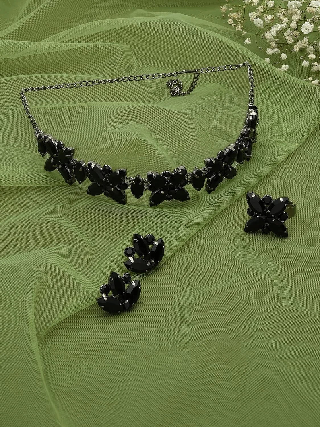 ست گردنبند، گوشواره و انگشتر زنانه نگین دار مشکی خیره کننده Zaveri Pearls - ZPFK12620 ست گردنبند، گوشواره و انگشتر زنانه نگین دار مشکی خیره کننده Zaveri Pearls - ZPFK12620