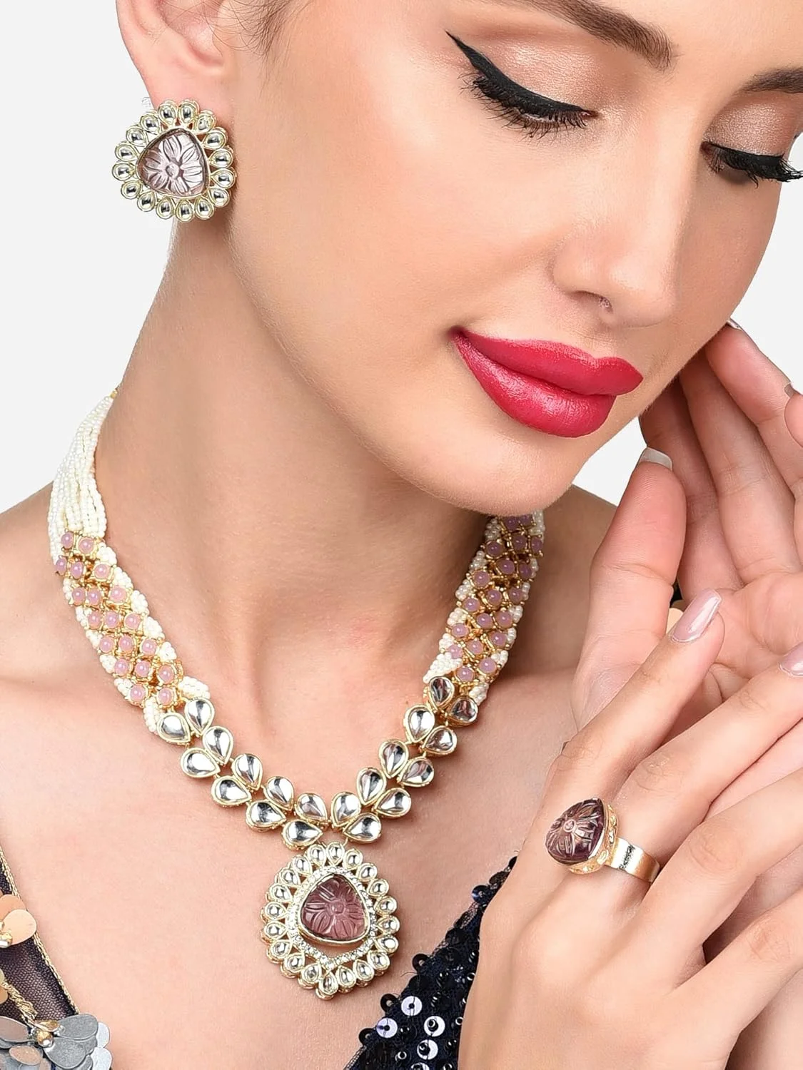 زیوری پرلز، ست گردنبند، گوشواره و انگشتر نگین دار Kundan با سنگ های صورتی و بنفش زنانه - ZPFK15937 زیوری پرلز، ست گردنبند، گوشواره و انگشتر نگین دار Kundan با سنگ های صورتی و بنفش زنانه - ZPFK15937