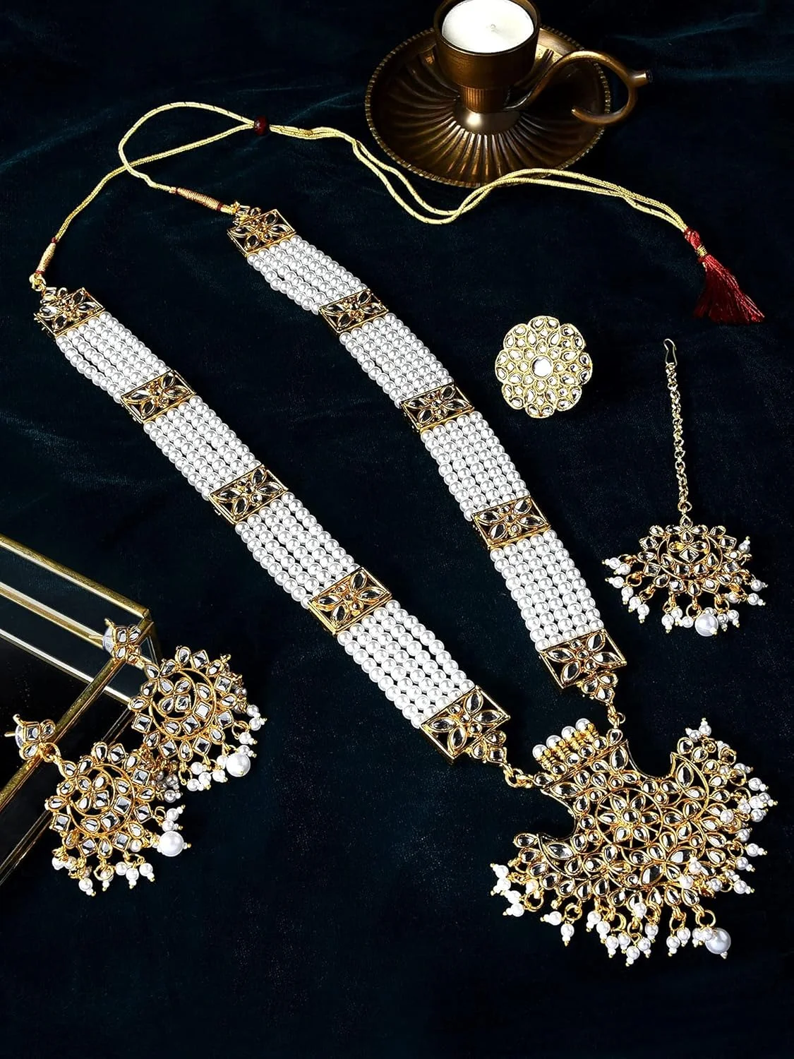 زیوری پرلز، ست گردنبند بلند، گوشواره، مانگ تیکا و انگشتر زنانه با طرح کندن و مروارید، رنگ طلایی - ZPFK10780 زیوری پرلز، ست گردنبند بلند، گوشواره، مانگ تیکا و انگشتر زنانه با طرح کندن و مروارید، رنگ طلایی - ZPFK10780