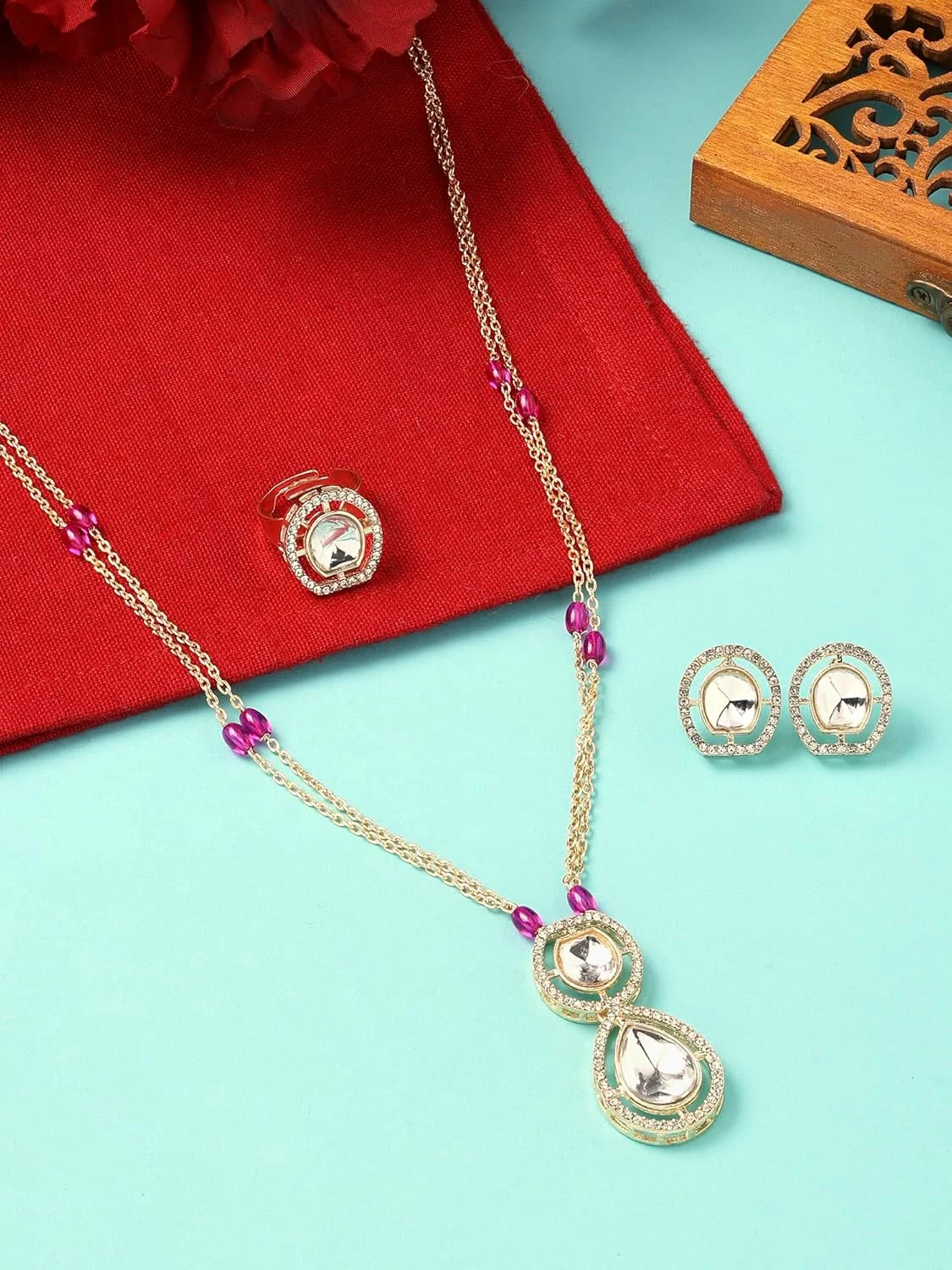 نیم ست گردنبند، گوشواره و انگشتر زنانه مزین به مهره های صورتی رانی، الماس های اتریشی و سنگ نیم ست گردنبند، گوشواره و انگشتر زنانه مزین به مهره های صورتی رانی، الماس های اتریشی و سنگ