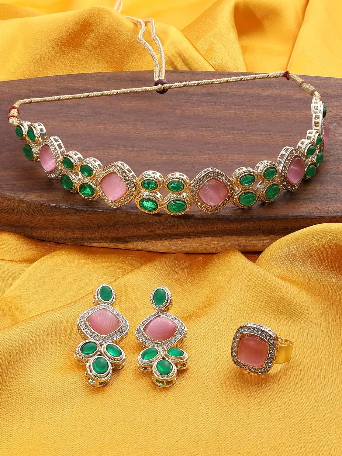 زیورآلات مروارید زاوری، ست گردنبند چوکر، گوشواره و انگشتر نگین دار زنانه مدل ZPFK16578 زیورآلات مروارید زاوری، ست گردنبند چوکر، گوشواره و انگشتر نگین دار زنانه مدل ZPFK16578