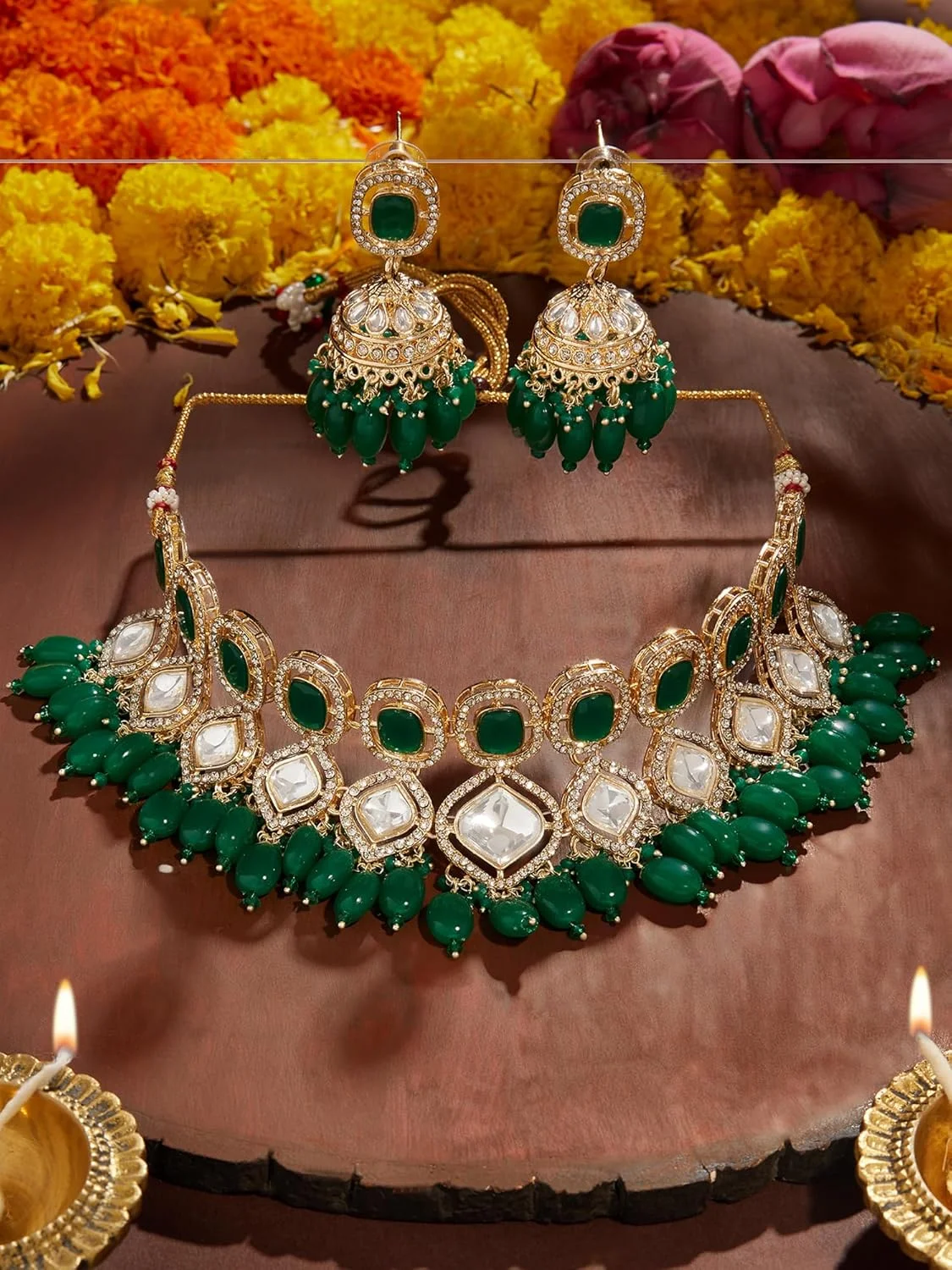 گردنبند چوکر نگین دار و گوشواره زنانه ZAVERI PEARLS با سنگ های سبز و خوشه ای و تزیین الماس اتریشی - ZPFK18056 گردنبند چوکر نگین دار و گوشواره زنانه ZAVERI PEARLS با سنگ های سبز و خوشه ای و تزیین الماس اتریشی - ZPFK18056