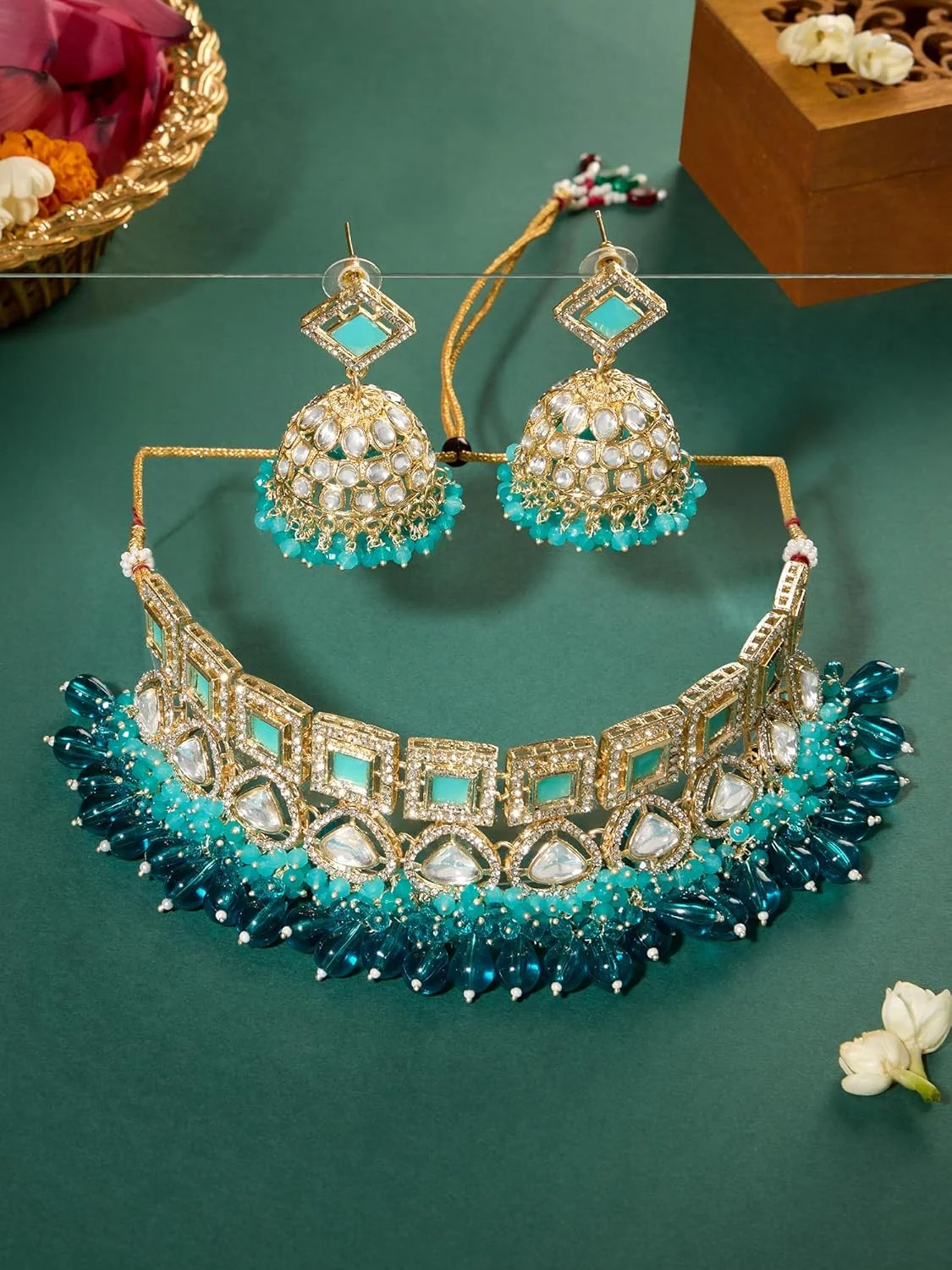 گردنبند چوکر با آویز مهره های خوشه ای فیروزه ای نعنایی و سبزآبی و الماس اتریشی درخشان ZAVERI PEARLS به همراه گوشواره - ZPFK18057 گردنبند چوکر با آویز مهره های خوشه ای فیروزه ای نعنایی و سبزآبی و الماس اتریشی درخشان ZAVERI PEARLS به همراه گوشواره - ZPFK18057