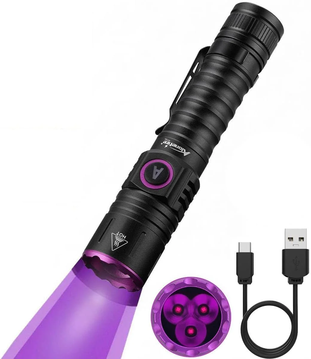چراغ قوه UV مدل SV103 با طول موج 395 نانومتر، چراغ سیاه قابل شارژ USB-C به همراه باتری، لامپ فرابنفش برای خشک کردن رزین، تشخیص ادرار حیوانات خانگی، عقرب ها، ماهیگیری، مواد معدنی، و تشخیص پول چراغ قوه UV مدل SV103 با طول موج 395 نانومتر، چراغ سیاه قابل شارژ USB-C به همراه باتری، لامپ فرابنفش برای خشک کردن رزین، تشخیص ادرار حیوانات خانگی، عقرب ها، ماهیگیری، مواد معدنی، و تشخیص پول