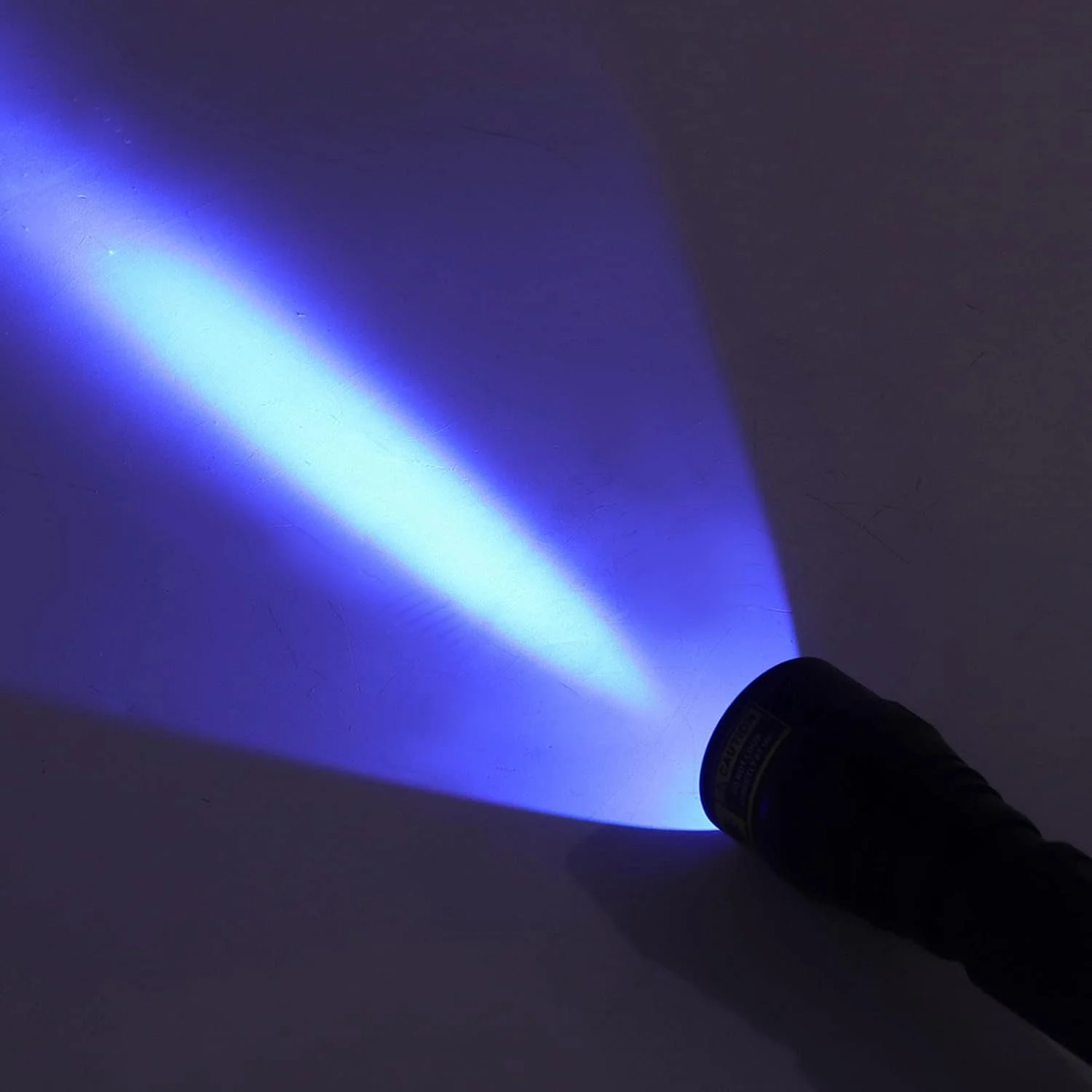 چراغ قوه فرابنفش UV، چراغ قوه دستی فرابنفش 365 نانومتری، چراغ قوه LED قابل حمل برای تشخیص قارچ مواد غذایی و لباس حیوانات خانگی، ماهیگیری در شب، مسافرت چراغ قوه فرابنفش UV، چراغ قوه دستی فرابنفش 365 نانومتری، چراغ قوه LED قابل حمل برای تشخیص قارچ مواد غذایی و لباس حیوانات خانگی، ماهیگیری در شب، مسافرت