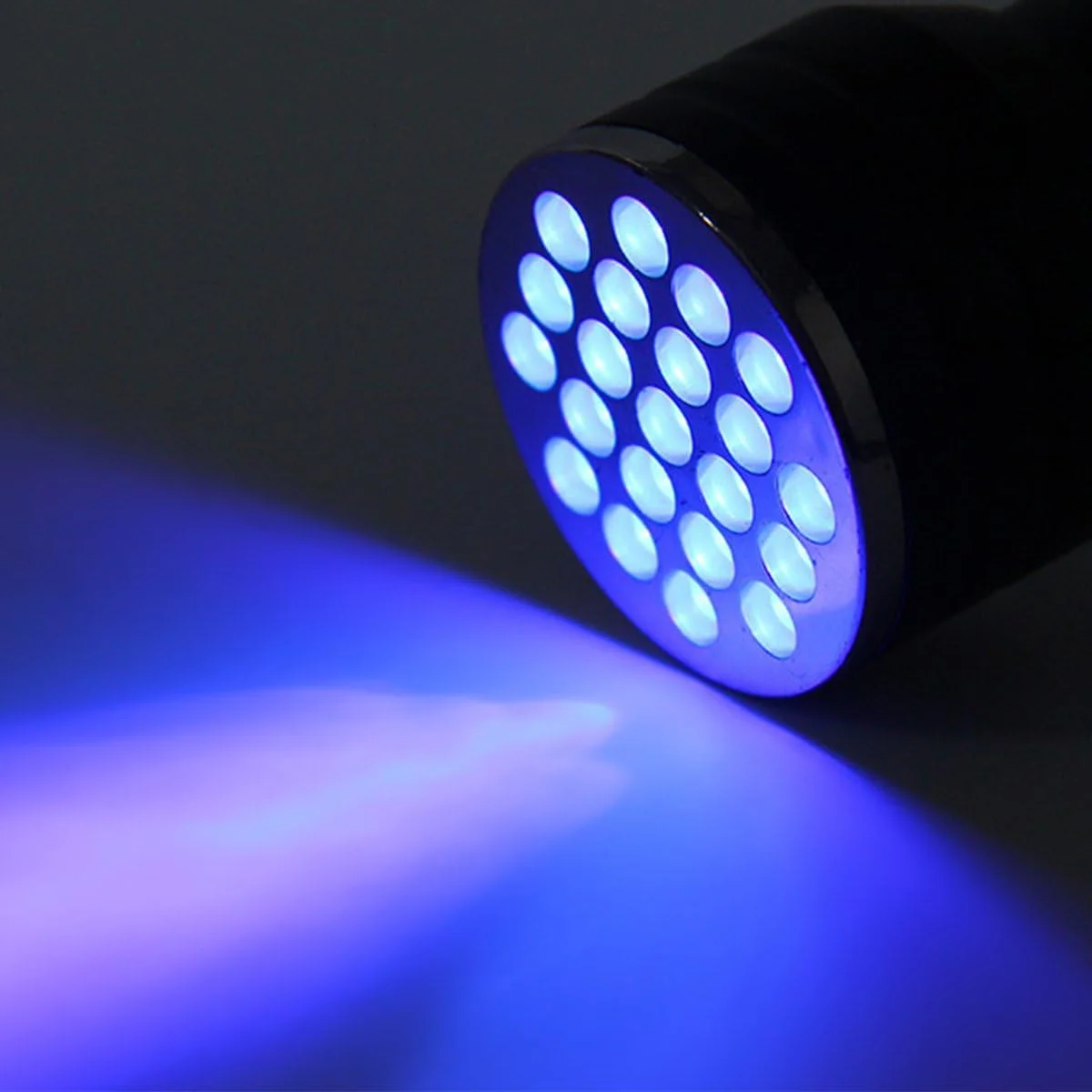 چراغ قوه فرابنفش 21 LED پاکتمن، چراغ سیاه فرابنفش 395 نانومتری دستی برای سگ، لکههای حیوانات خانگی و عقربها چراغ قوه فرابنفش 21 LED پاکتمن، چراغ سیاه فرابنفش 395 نانومتری دستی برای سگ، لکههای حیوانات خانگی و عقربها