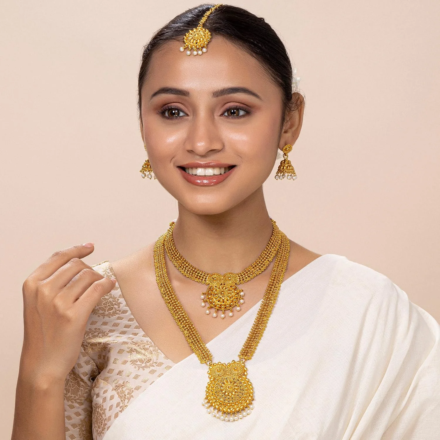 ست جواهرات گوشواره و گردنبند بلند طلایی رنگ به سبک سنتی بالیوود، مناسب برای مجالس عروسی و مهمانی، با طراحی قومی و مد روز برای بانوان ست جواهرات گوشواره و گردنبند بلند طلایی رنگ به سبک سنتی بالیوود، مناسب برای مجالس عروسی و مهمانی، با طراحی قومی و مد روز برای بانوان