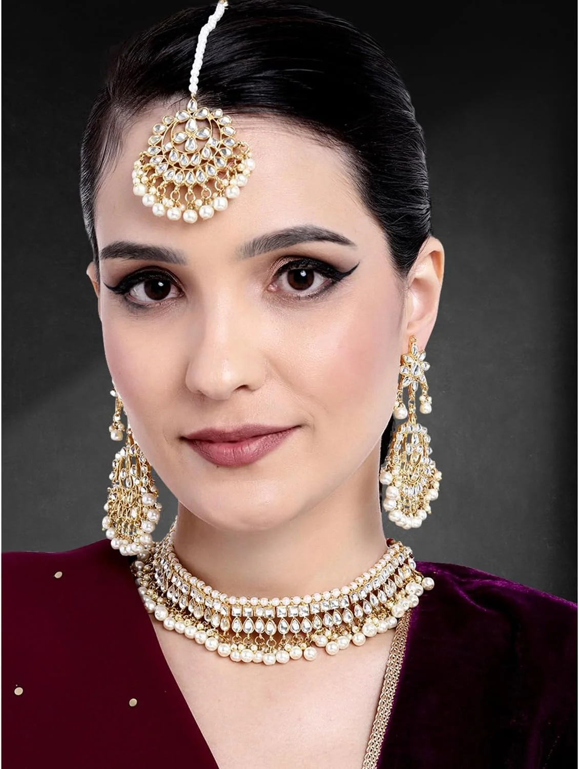 ست جواهرات زنانه طرح هندی بالیوودی شامل گردنبند، گوشواره و مانگ تیکا با مهره های مصنوعی کندن ست جواهرات زنانه طرح هندی بالیوودی شامل گردنبند، گوشواره و مانگ تیکا با مهره های مصنوعی کندن