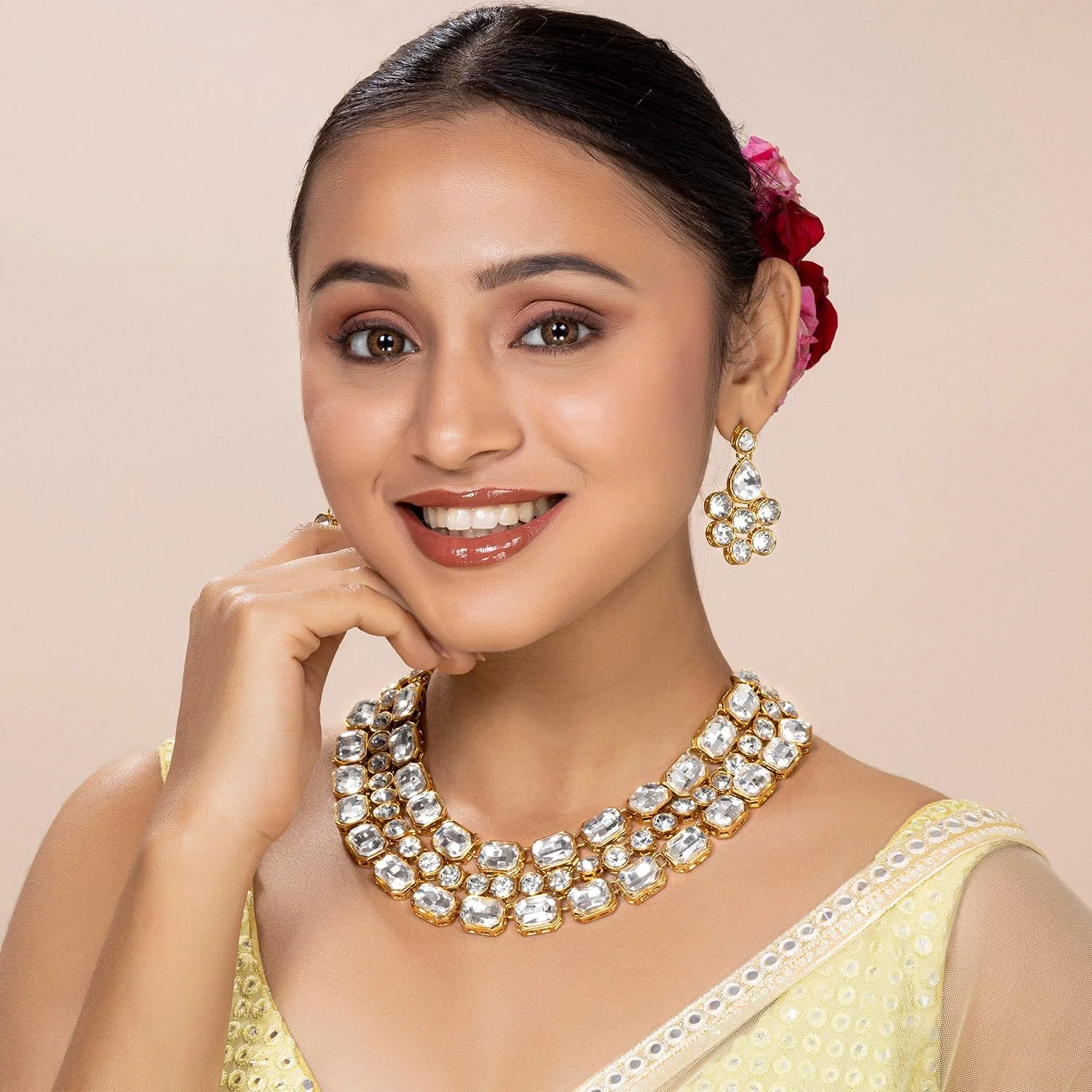 ست جواهرات گردنبند سه لایه و گوشواره زنانه به سبک سنتی هندی بالیوود، مناسب برای مهمانی عروسی و پوشش قومی (سفید) ست جواهرات گردنبند سه لایه و گوشواره زنانه به سبک سنتی هندی بالیوود، مناسب برای مهمانی عروسی و پوشش قومی (سفید)