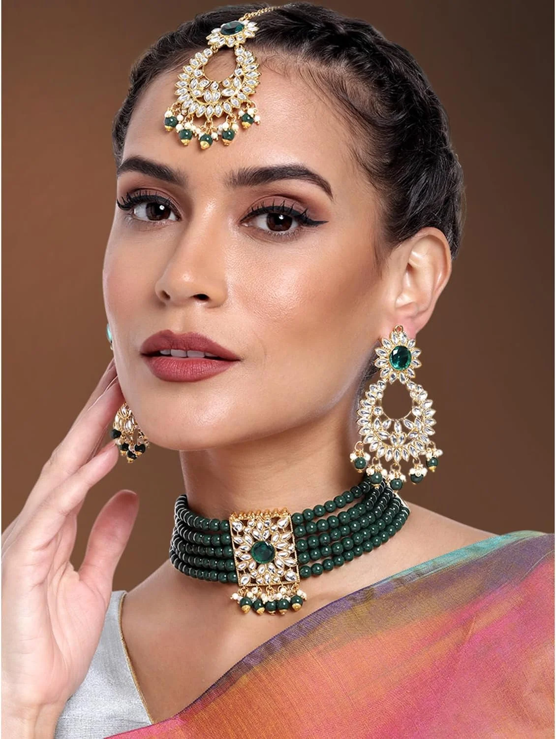 ست گردنبند چوکر گلدار مرواریدی مصنوعی کندان، گوشواره و مانگ تیکا به سبک سنتی هندی بالیوودی برای زنان ست گردنبند چوکر گلدار مرواریدی مصنوعی کندان، گوشواره و مانگ تیکا به سبک سنتی هندی بالیوودی برای زنان