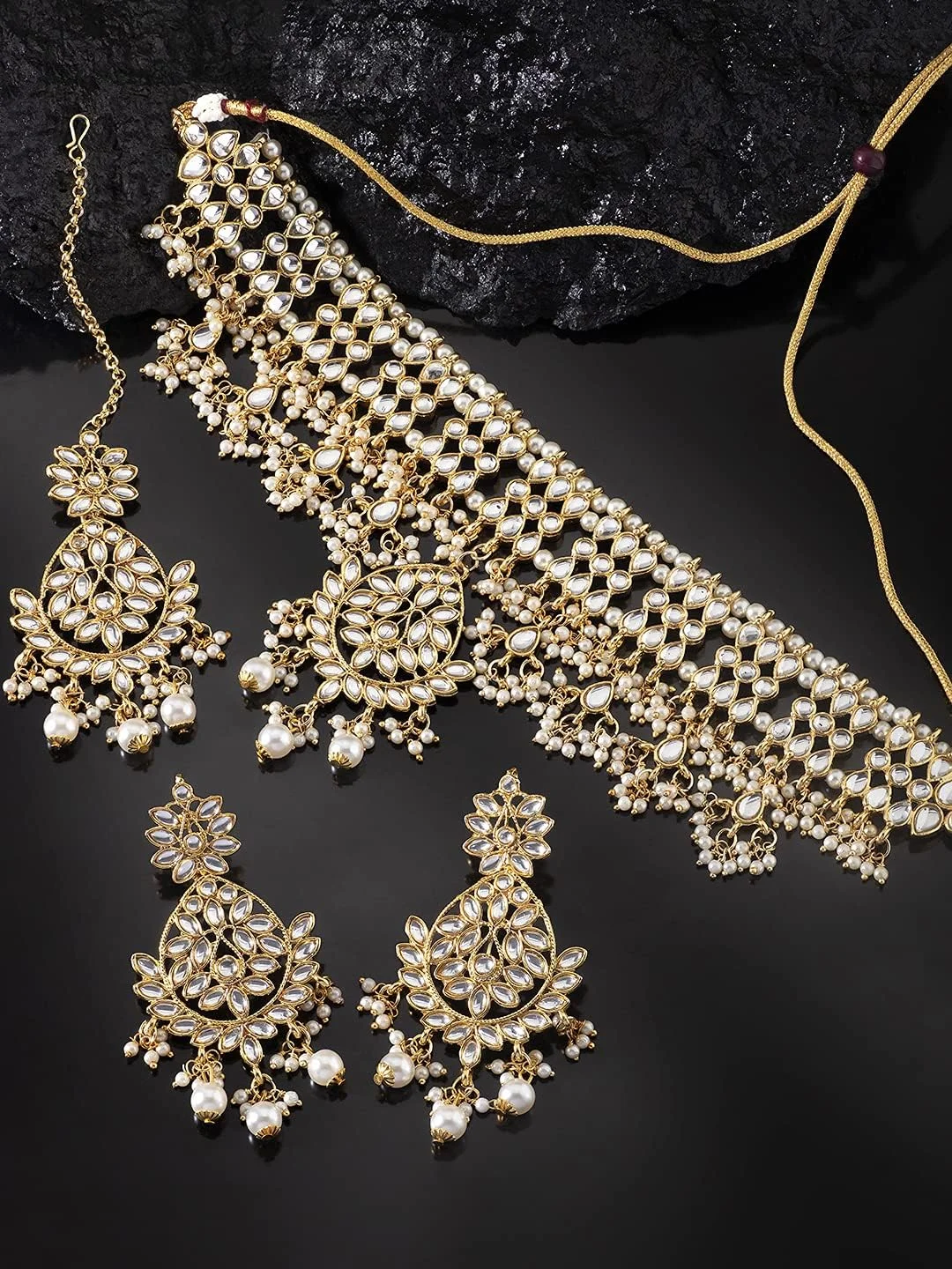 آهلی، ست زیورآلات قومیتی شامل گردنبند، گوشواره و مانگ تیکا با طرح کندان مصنوعی، جواهرات سنتی هندی بالیوودی مناسب بانوان و دختران (سفید) آهلی، ست زیورآلات قومیتی شامل گردنبند، گوشواره و مانگ تیکا با طرح کندان مصنوعی، جواهرات سنتی هندی بالیوودی مناسب بانوان و دختران (سفید)