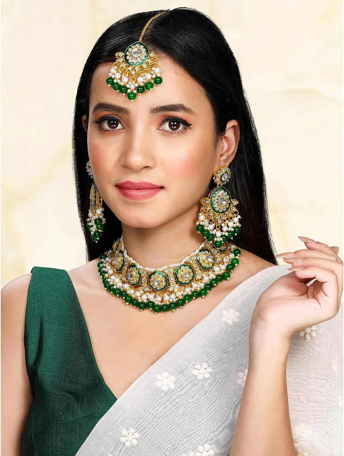 ست گردنبند، گوشواره های نگین دار و مانگ تیکا زنانه طرح سبز کندن و مهره