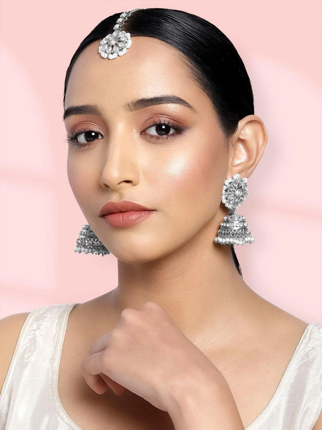 آهلی، ست گوشواره های جومکی و مانگ تیکا با نگین های کندان و مهره های نقره ای، جواهرات قومی برای زنان آهلی، ست گوشواره های جومکی و مانگ تیکا با نگین های کندان و مهره های نقره ای، جواهرات قومی برای زنان