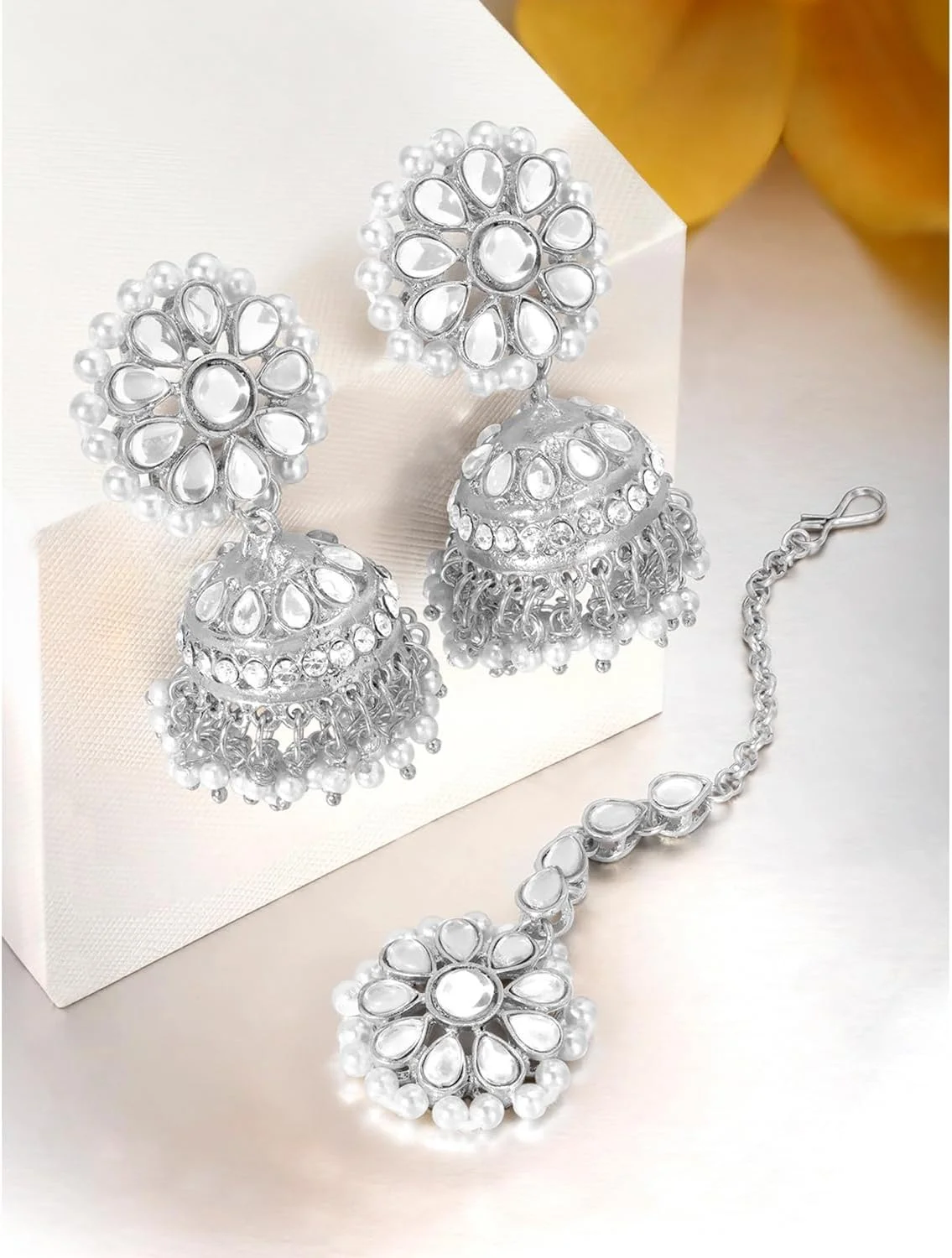 آهلی، ست گوشواره های جومکی و مانگ تیکا با نگین های کندان و مهره های نقره ای، جواهرات قومی برای زنان آهلی، ست گوشواره های جومکی و مانگ تیکا با نگین های کندان و مهره های نقره ای، جواهرات قومی برای زنان