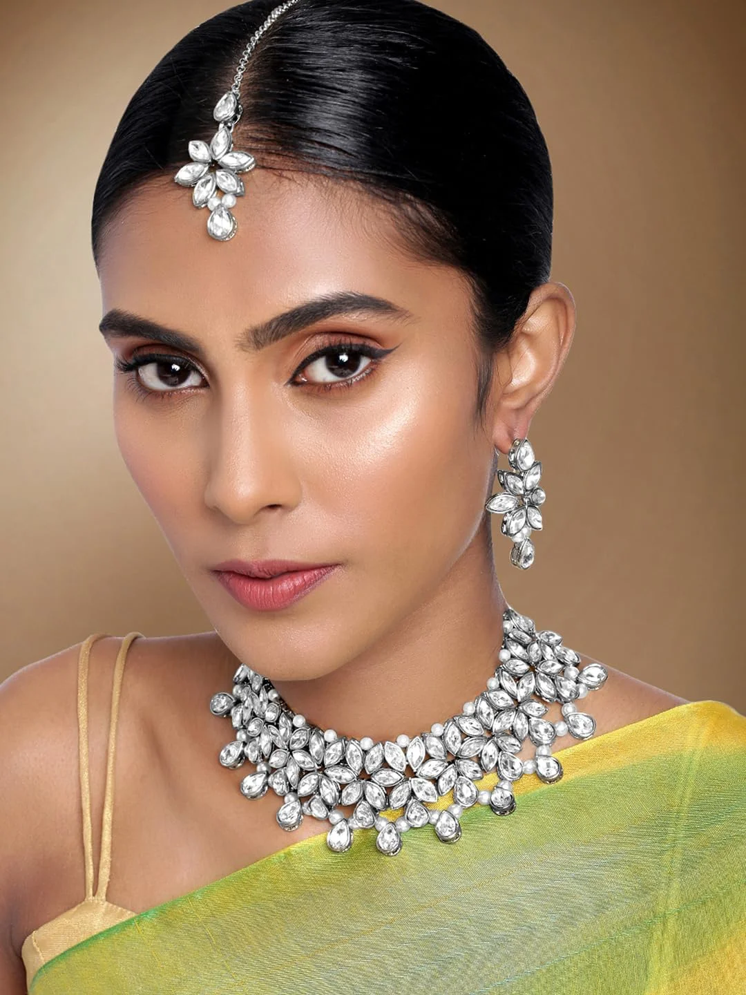 ست گردنبند، گوشواره و مانگ تیکا زنانه آلی با روکش نقره، مزین به کریستال و مهره، جواهرات قومی ست گردنبند، گوشواره و مانگ تیکا زنانه آلی با روکش نقره، مزین به کریستال و مهره، جواهرات قومی