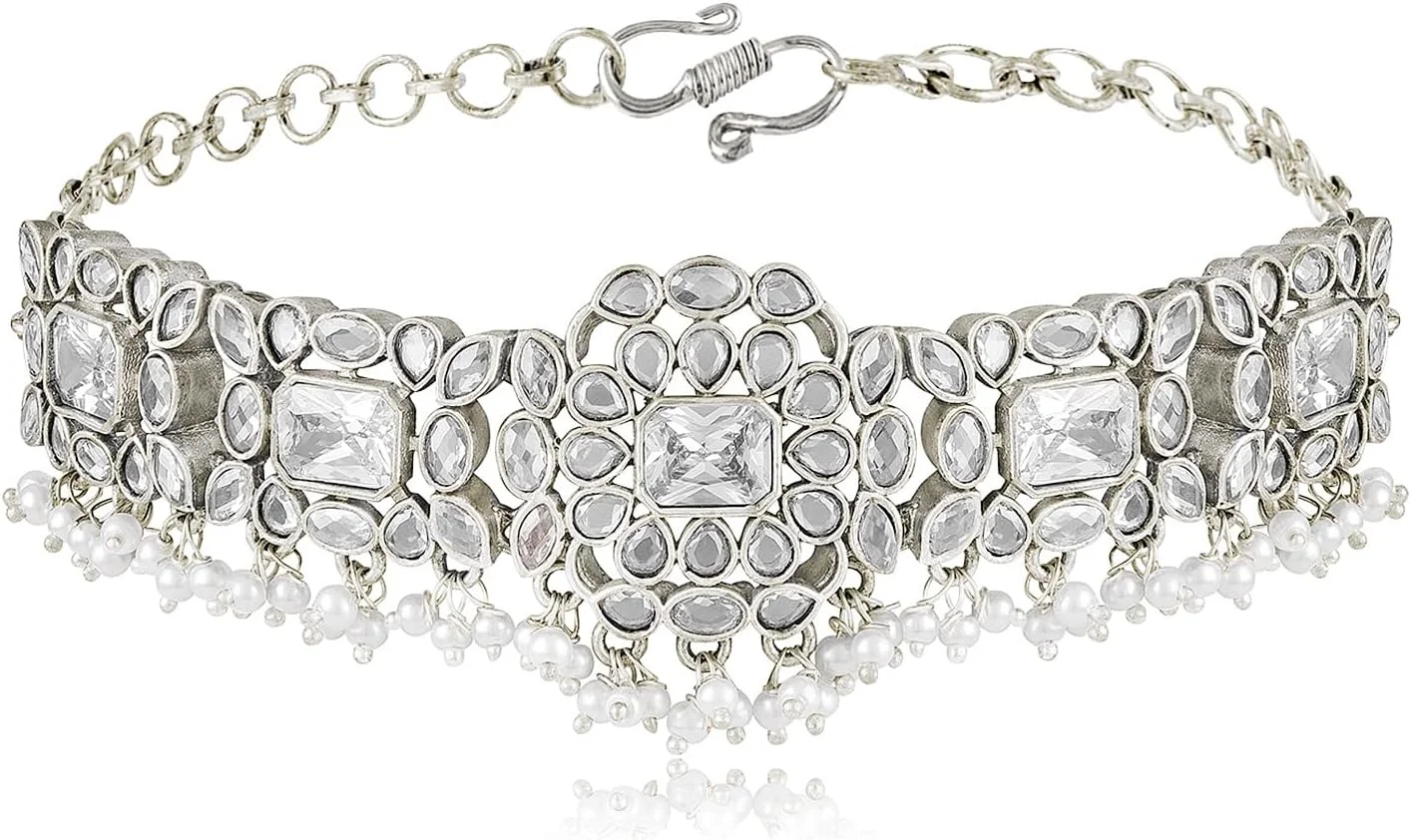 آهلی ست گوشواره و گردنبند زنانه با کریستال های سفید نقره ای اکسید شده و نگین کاری شده آهلی ست گوشواره و گردنبند زنانه با کریستال های سفید نقره ای اکسید شده و نگین کاری شده