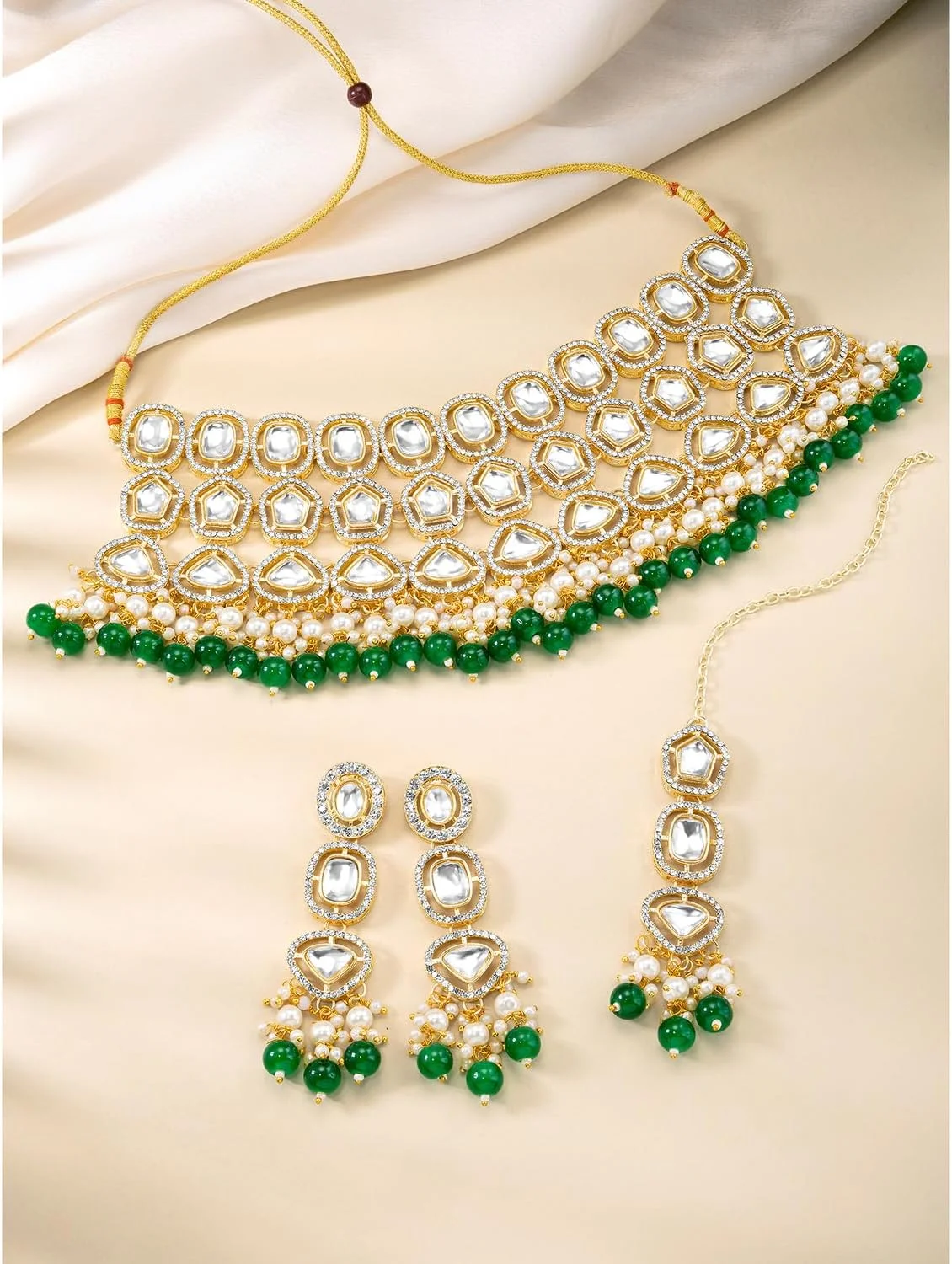 ست گردنبند چوکر سبز رنگ نگیندار، گوشواره آویز و مانگ تیکا زنانه ست گردنبند چوکر سبز رنگ نگیندار، گوشواره آویز و مانگ تیکا زنانه