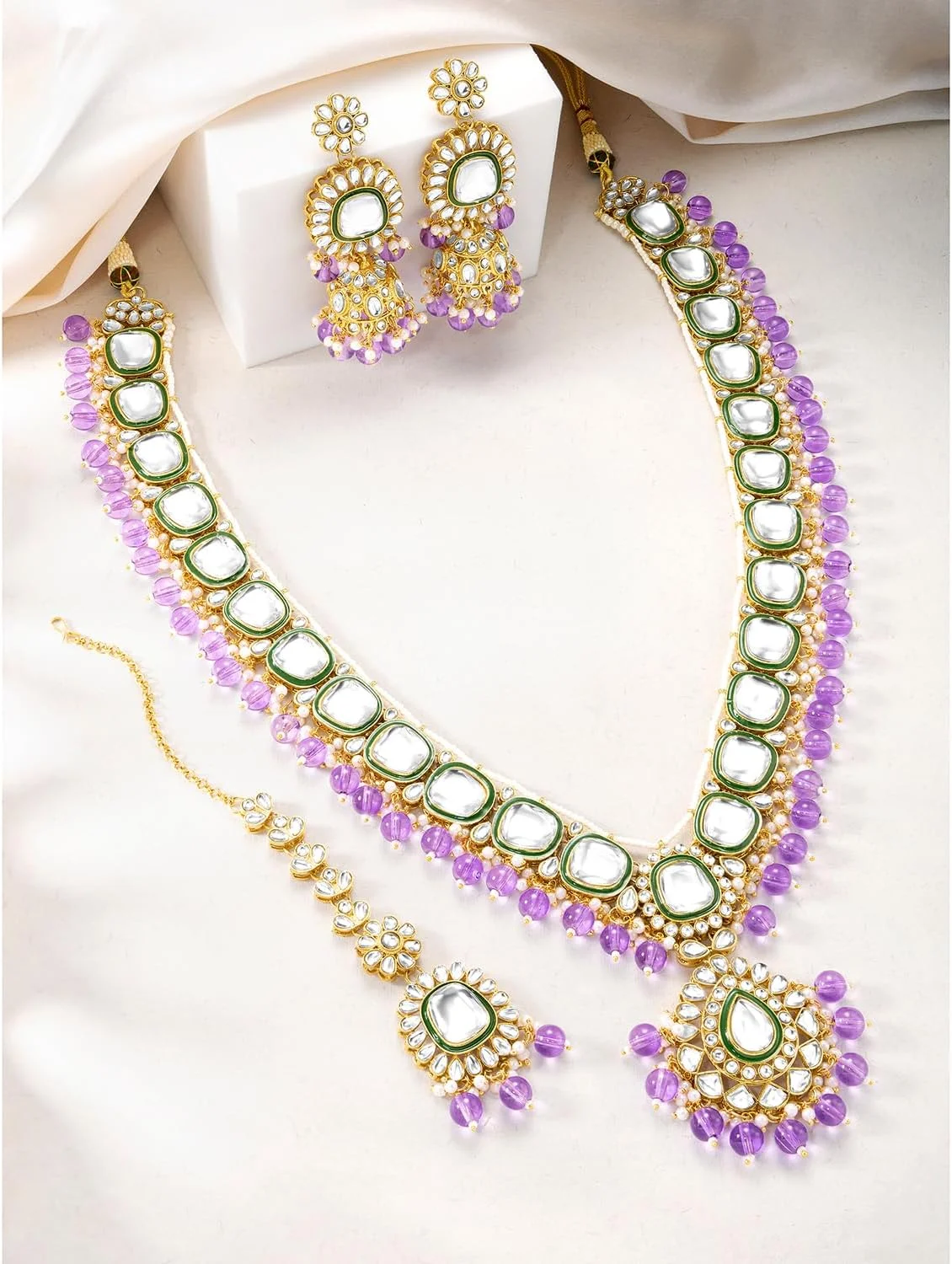 ست گردنبند، گوشواره Jhumki و Maangtikka مزین به سنگ مصنوعی Kundan و مهره بنفش، جواهرات قومی برای زنان ست گردنبند، گوشواره Jhumki و Maangtikka مزین به سنگ مصنوعی Kundan و مهره بنفش، جواهرات قومی برای زنان
