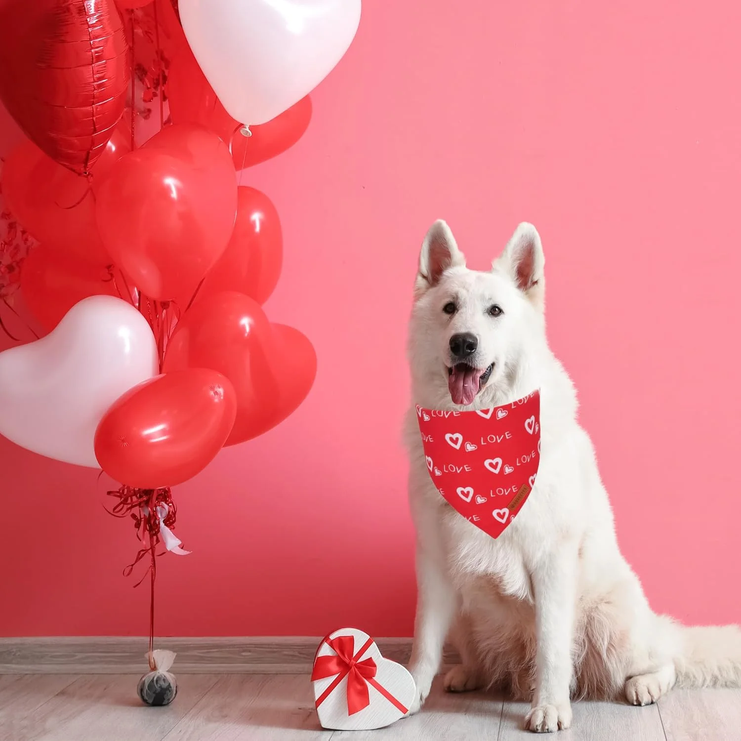 دستمال گردن سگ طرح روز ولنتاین ADOGGYGO، روسری سگ با طرح قلب قرمز و آبی، پارچه بادوام با کیفیت عالی، دستمال گردن سگ قابل تنظیم برای سگ های بزرگ و متوسط (بزرگ)