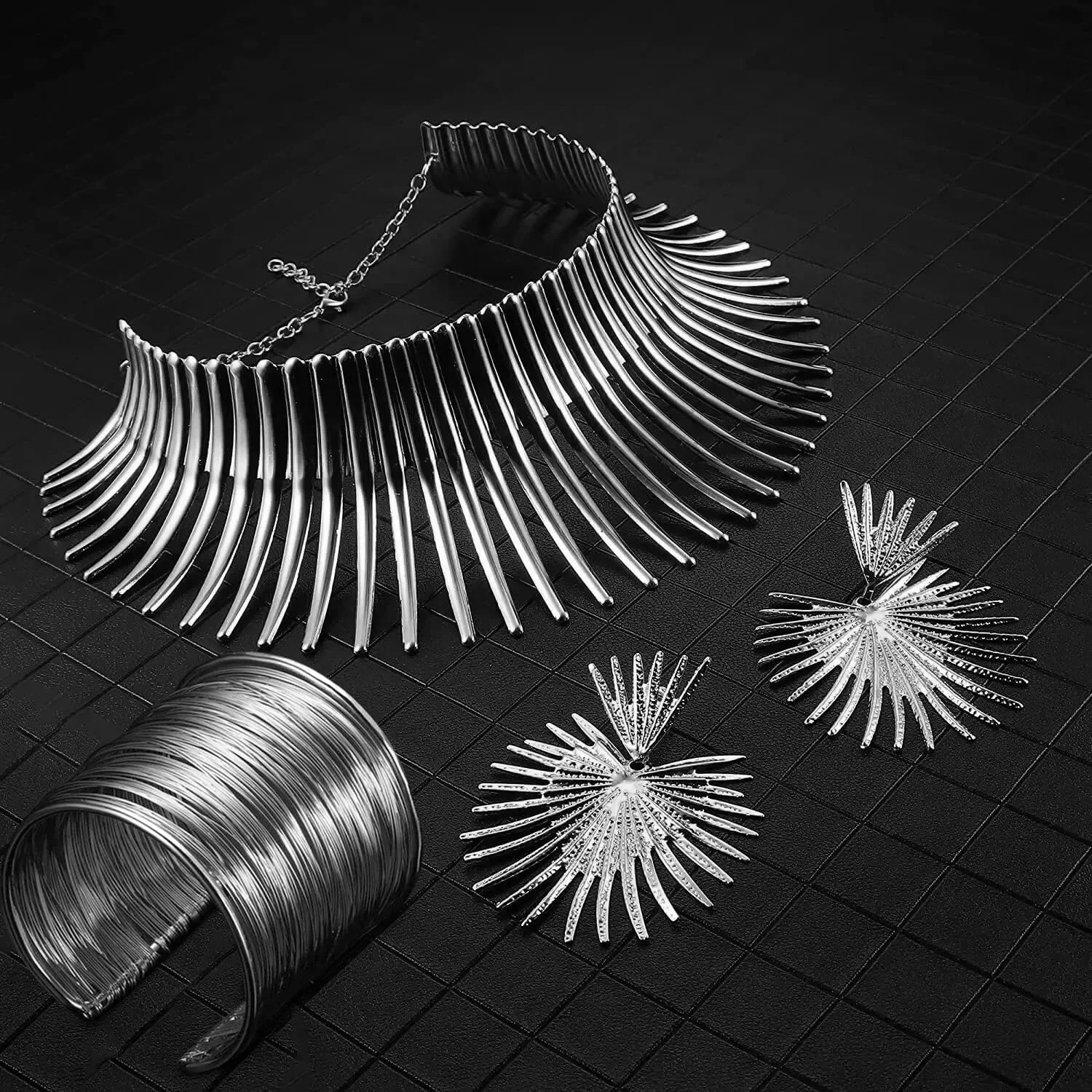 آهلی - ست جواهرات نقرهای کلاسیک شامل گردنبند چوکر، گوشوارههای آویز و دستبند النگویی - زیورآلات فشن مناسب هدیه برای بانوان آهلی - ست جواهرات نقرهای کلاسیک شامل گردنبند چوکر، گوشوارههای آویز و دستبند النگویی - زیورآلات فشن مناسب هدیه برای بانوان