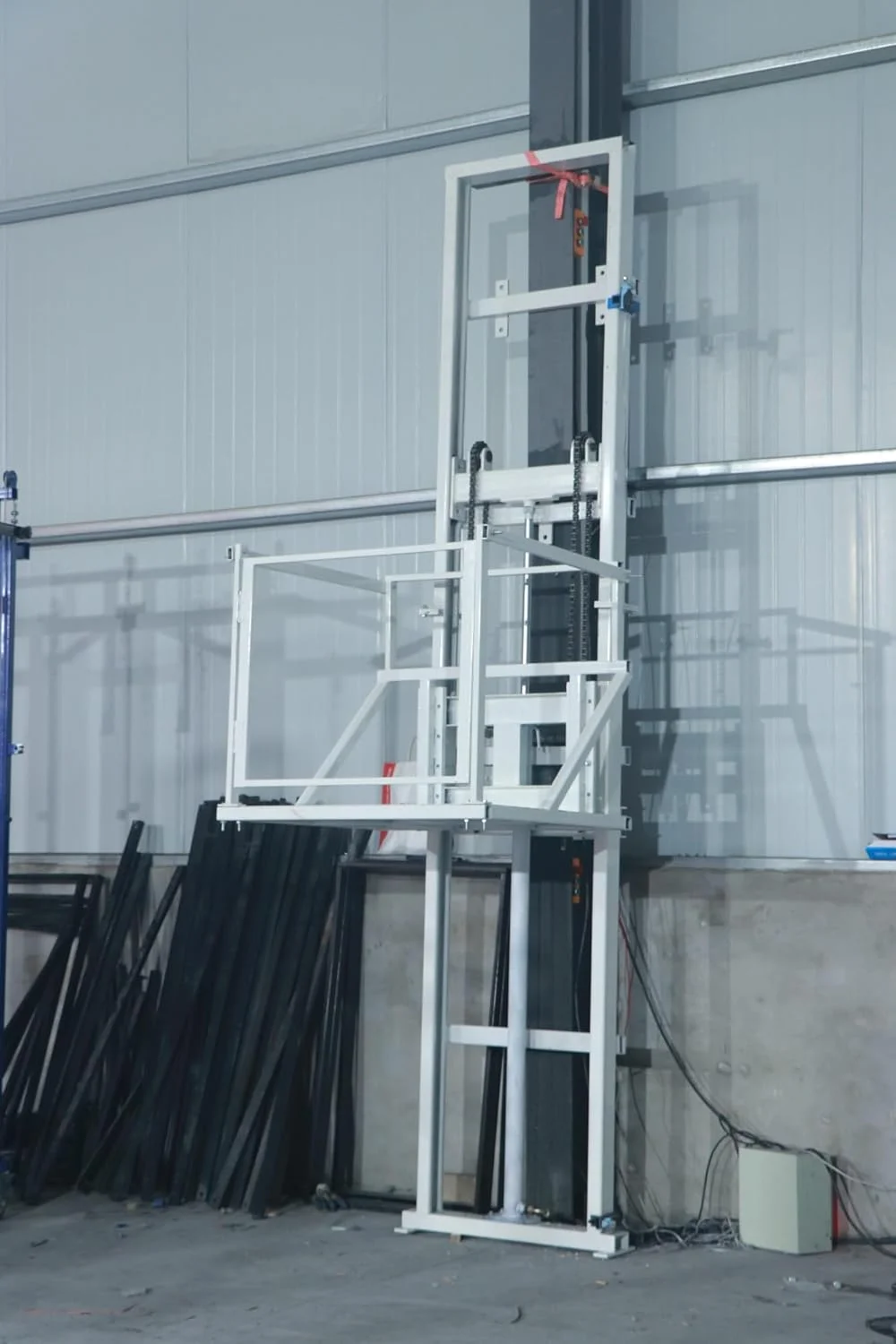 بالابر باربری برقی کوچک، سکوی بالابر بار با میله راهنما برای انبارها، کارخانه ها و مصارف خانگی