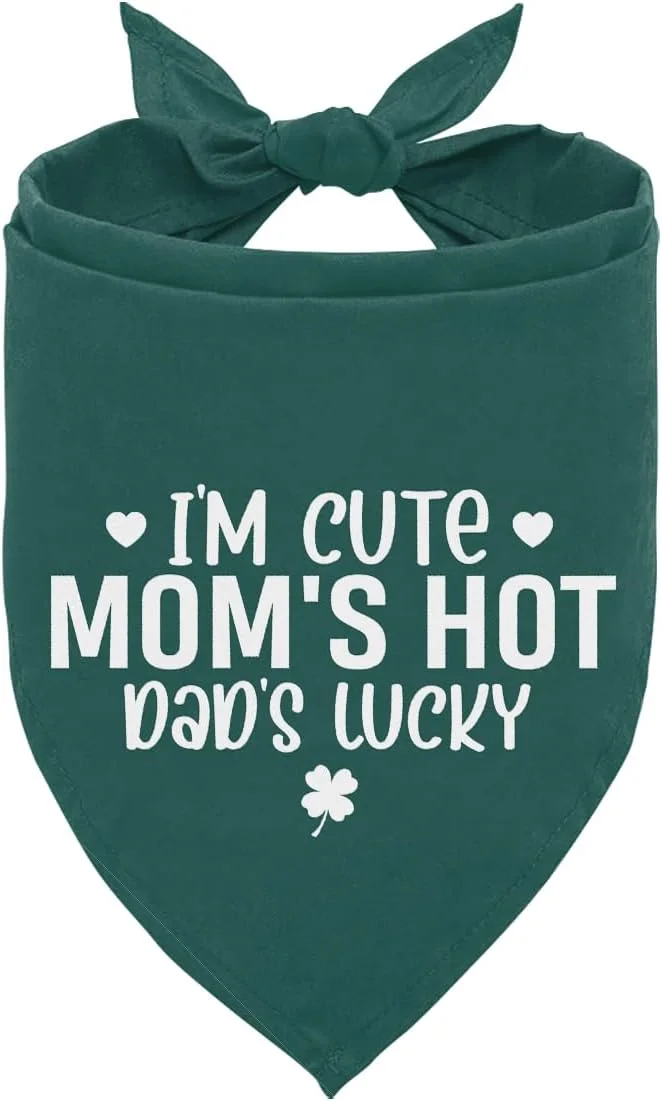 دستمال گردن سگ طرح "سگ خوش شانس مامان مهربون و بابای جذاب من"، اکسسوری خنده دار حیوانات خانگی برای سگ و گربه های کوچک و متوسط، دستمال گردن سبز سگ، هدیه روز مادر و تولد مادر