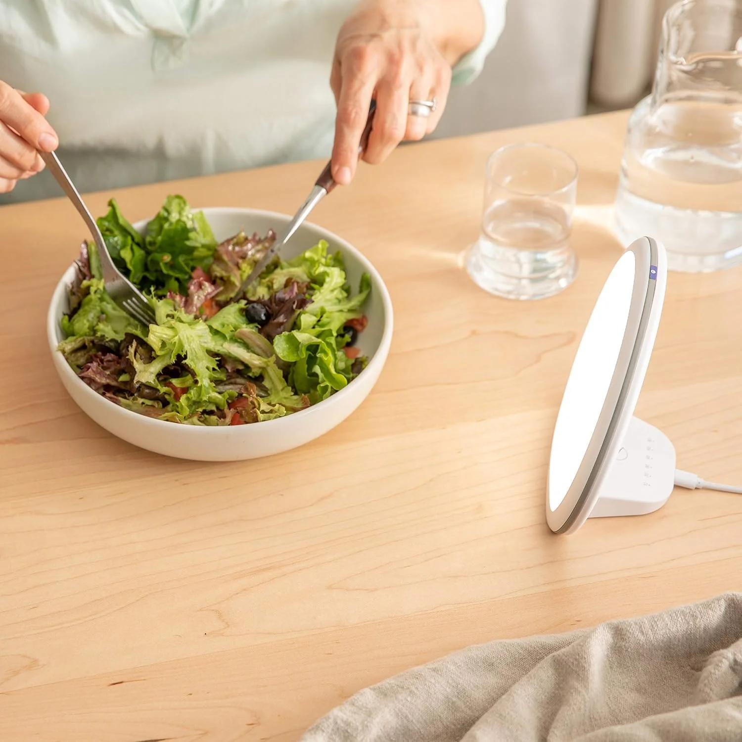 چراغ درمانی LED بدون اشعه UV مدل HappyLight Alba از Verilux® - نور سفید روشن با شدت 10,000 لوکس، روشنایی، رنگ و تایمر شمارش معکوس قابل تنظیم چراغ درمانی LED بدون اشعه UV مدل HappyLight Alba از Verilux® - نور سفید روشن با شدت 10,000 لوکس، روشنایی، رنگ و تایمر شمارش معکوس قابل تنظیم