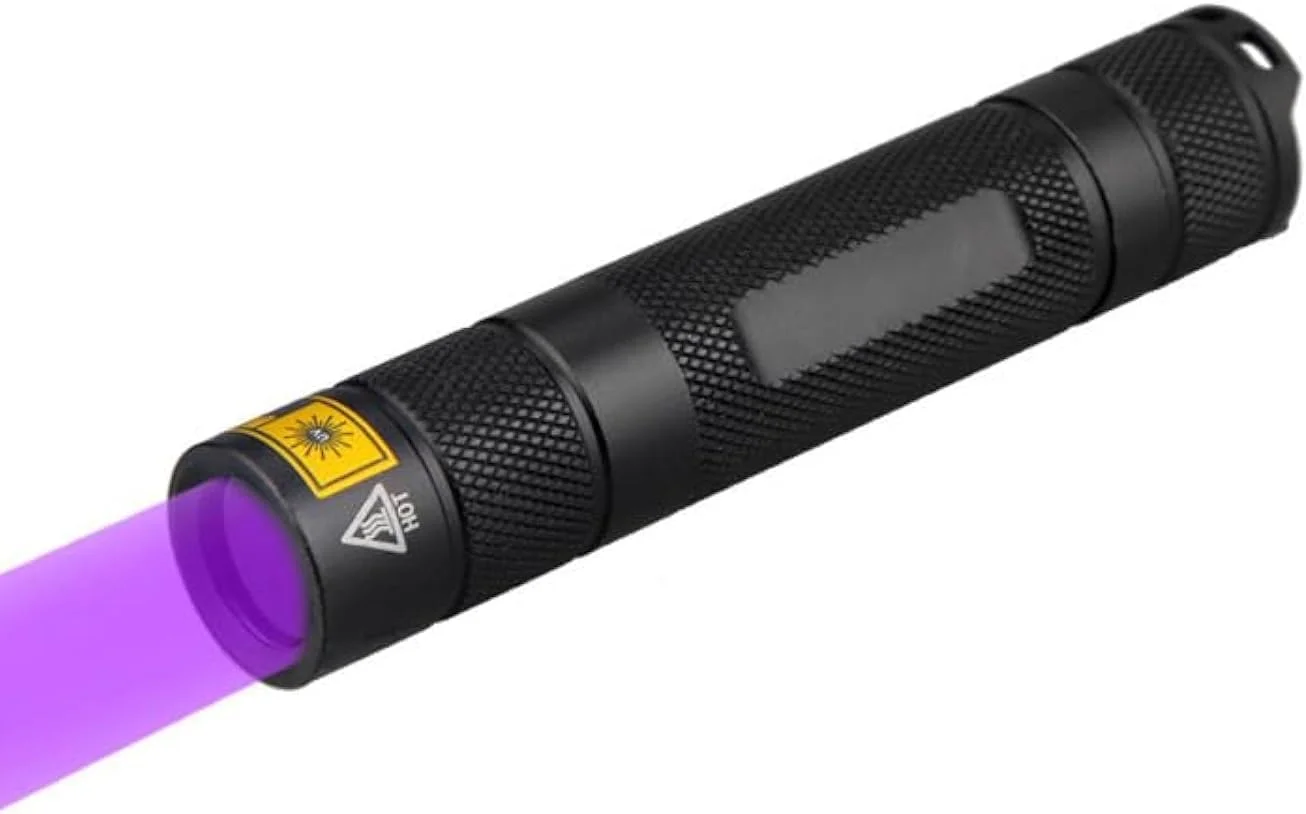 چراغ قوه UV TERRIFI، چراغ قوه نور سیاه UV 365 نانومتری برای تشخیص ادرار حیوانات خانگی و خشک کردن رزین (چراغ قوه UV + شارژر + باتری 18650) چراغ قوه UV TERRIFI، چراغ قوه نور سیاه UV 365 نانومتری برای تشخیص ادرار حیوانات خانگی و خشک کردن رزین (چراغ قوه UV + شارژر + باتری 18650)