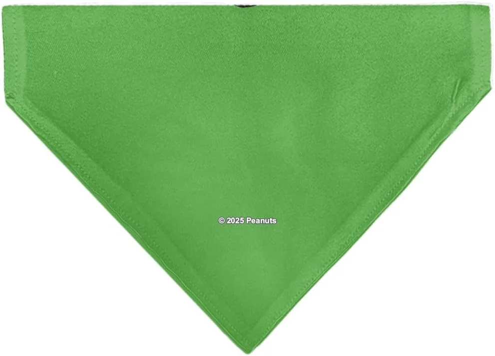 دستمال گردن سگ با طرح پپرمنت پتی در حال لبخند، زمینه سبز، مدل سُر خوردن روی قلاده