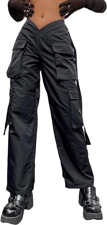 شلوار کارگو زنانه استریت ور با جیب های پاکتی و کمر نامتقارن شلوار کارگو زنانه استریت ور با جیب های پاکتی و کمر نامتقارن