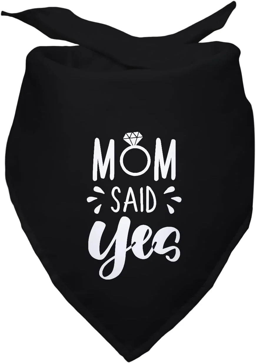 دستمال گردن سگ مشکی با طرح "مادر گفت بله"، مناسب برای اعلام نامزدی و عروسی، اکسسوری حیوانات خانگی، هدیه برای دوستداران سگ دستمال گردن سگ مشکی با طرح "مادر گفت بله"، مناسب برای اعلام نامزدی و عروسی، اکسسوری حیوانات خانگی، هدیه برای دوستداران سگ