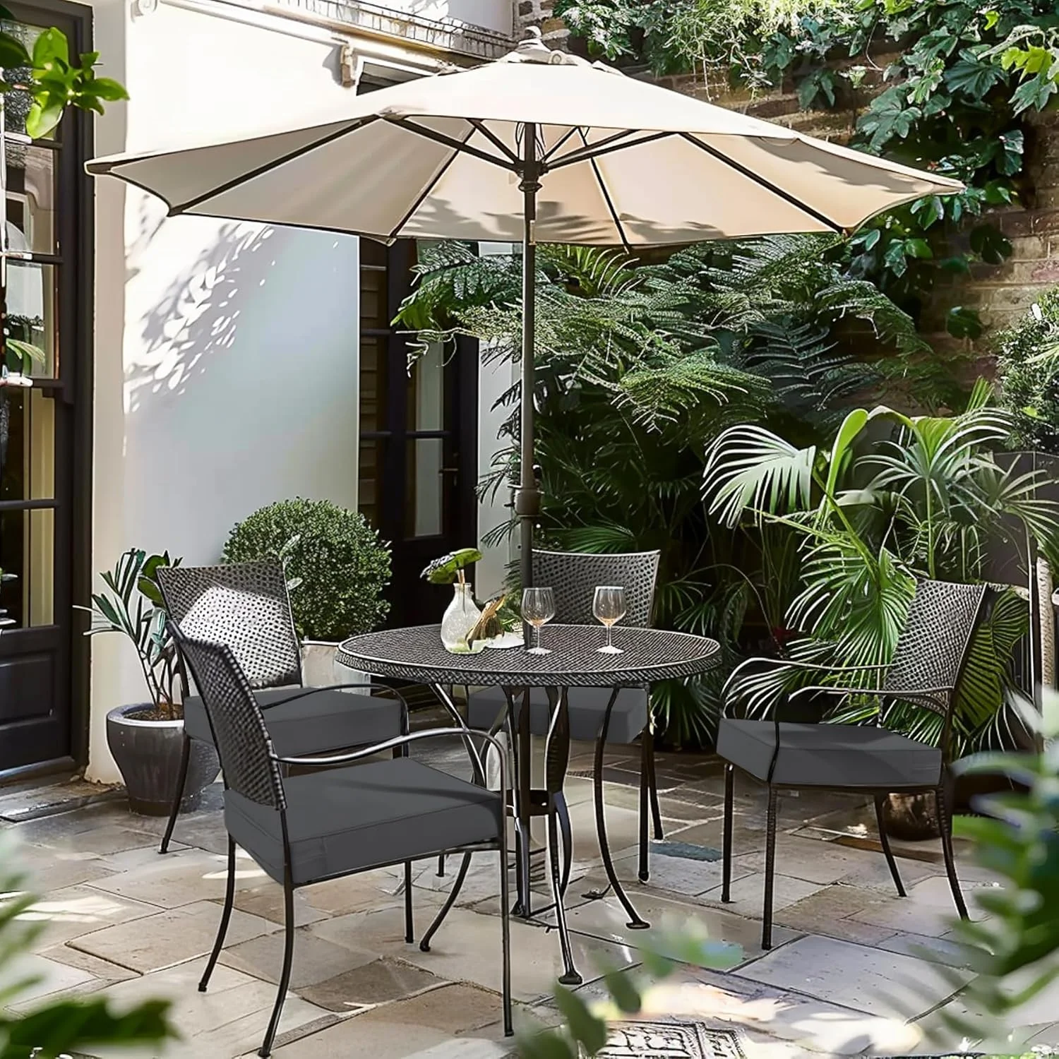 بالشتک صندلی پاسیو Favoyard، 48x48 سانتی متر، ضد آب، مناسب مبلمان فضای باز، مقاوم در برابر رنگ، بالشتک صندلی مبل باغ با دسته و بندهای قابل تنظیم، ست 2 عددی، خاکستری تیره