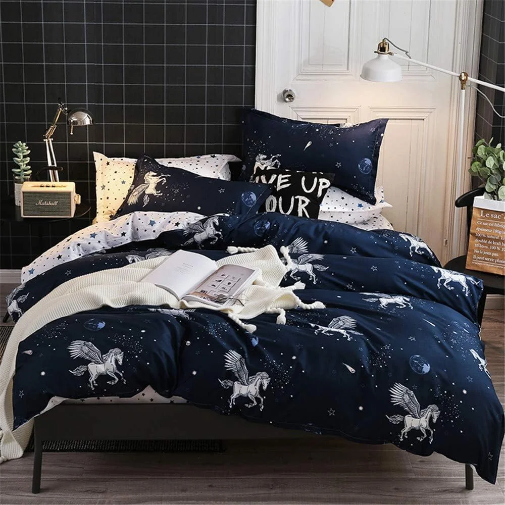 ست ملحفه یک نفره 4 تکه جذاب - شامل روکش لحاف، ملحفه کش دار و 2 روبالشی، دارای طرح های زیبا، سرگرم کننده و مضمون دار برای یک اتاق خواب دنج و شیک 160x210 سانتی متر (آبی و سفید)