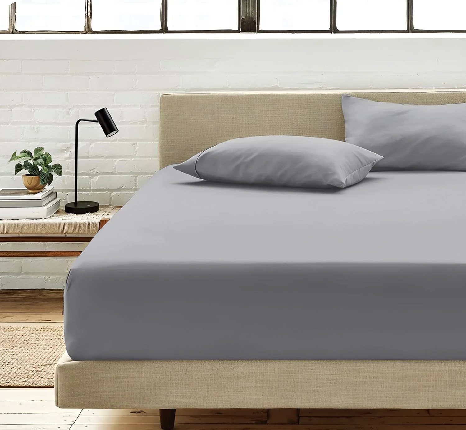 اتاق خواب خود را با ست ملحفه لوکس ما به یک استراحتگاه 5 ستاره تبدیل کنید - فوق العاده نرم، قابل تنفس و راحت برای یک خواب آرام شبانه (نقره ای، 100x200 سانتی متر، ست 2 تکه)