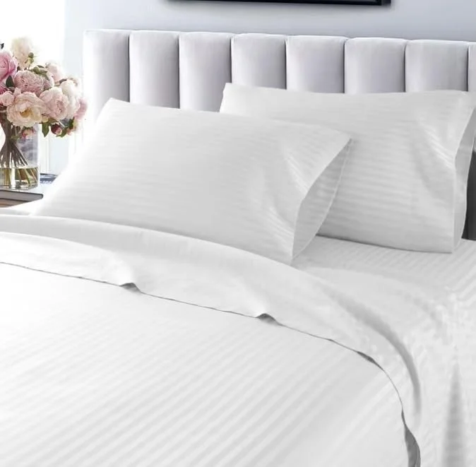 ملحفه تخت خواب راه راه میکروفایبر نرم به همراه 2 روبالشتی - 220x240 سانتی متر (سفید)