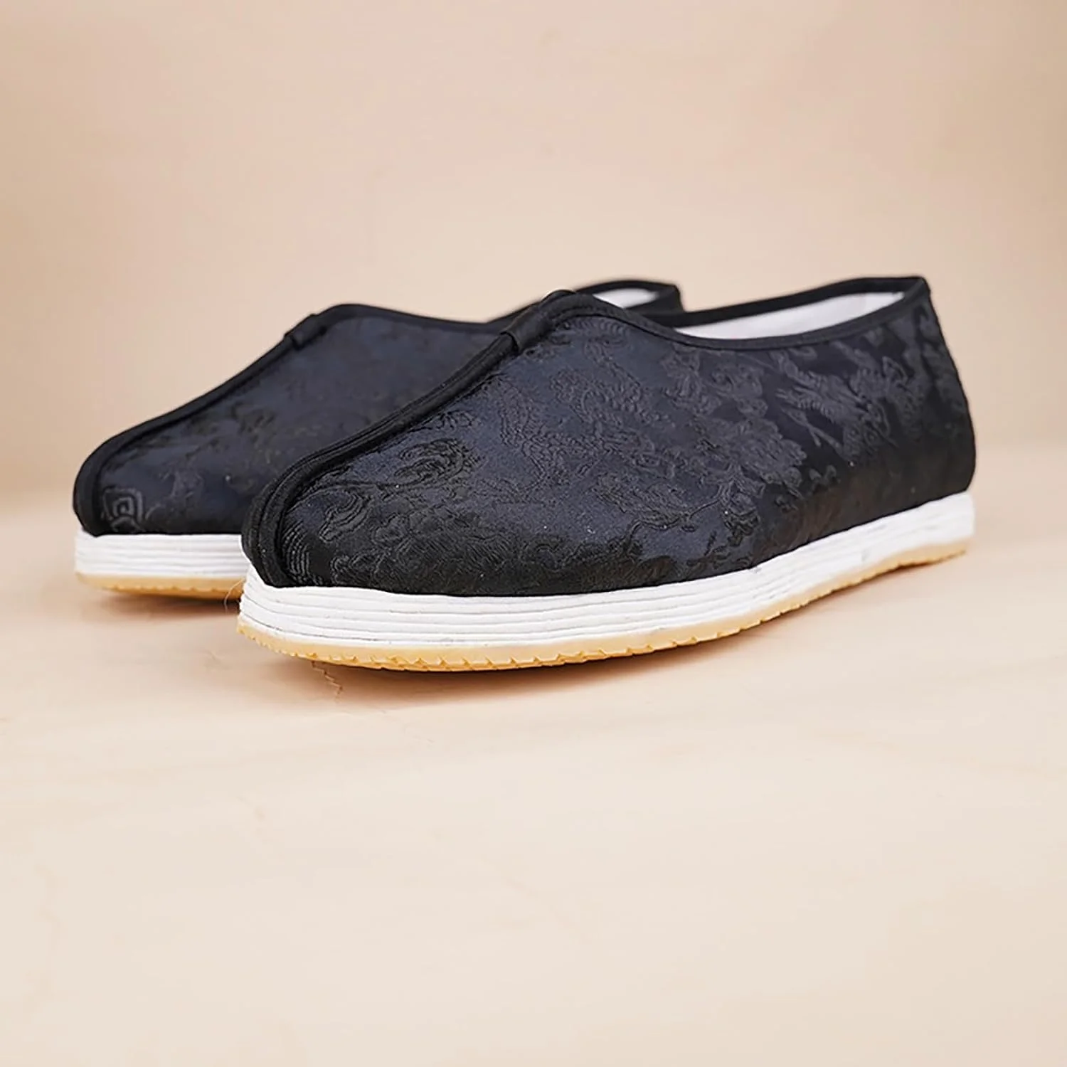 کفشهای تایچی مردانه، کفشهای کونگفو، کفشهای تایچی کونگفو، کفشهای پارچهای پکن قدیمی، قابلیت تنفس عالی، جذابیت سنتی، پوشیدن و درآوردن آسان، برای اوقات فراغت، استفاده در داخل و خارج از منزل کفشهای تایچی مردانه، کفشهای کونگفو، کفشهای تایچی کونگفو، کفشهای پارچهای پکن قدیمی، قابلیت تنفس عالی، جذابیت سنتی، پوشیدن و درآوردن آسان، برای اوقات فراغت، استفاده در داخل و خارج از منزل