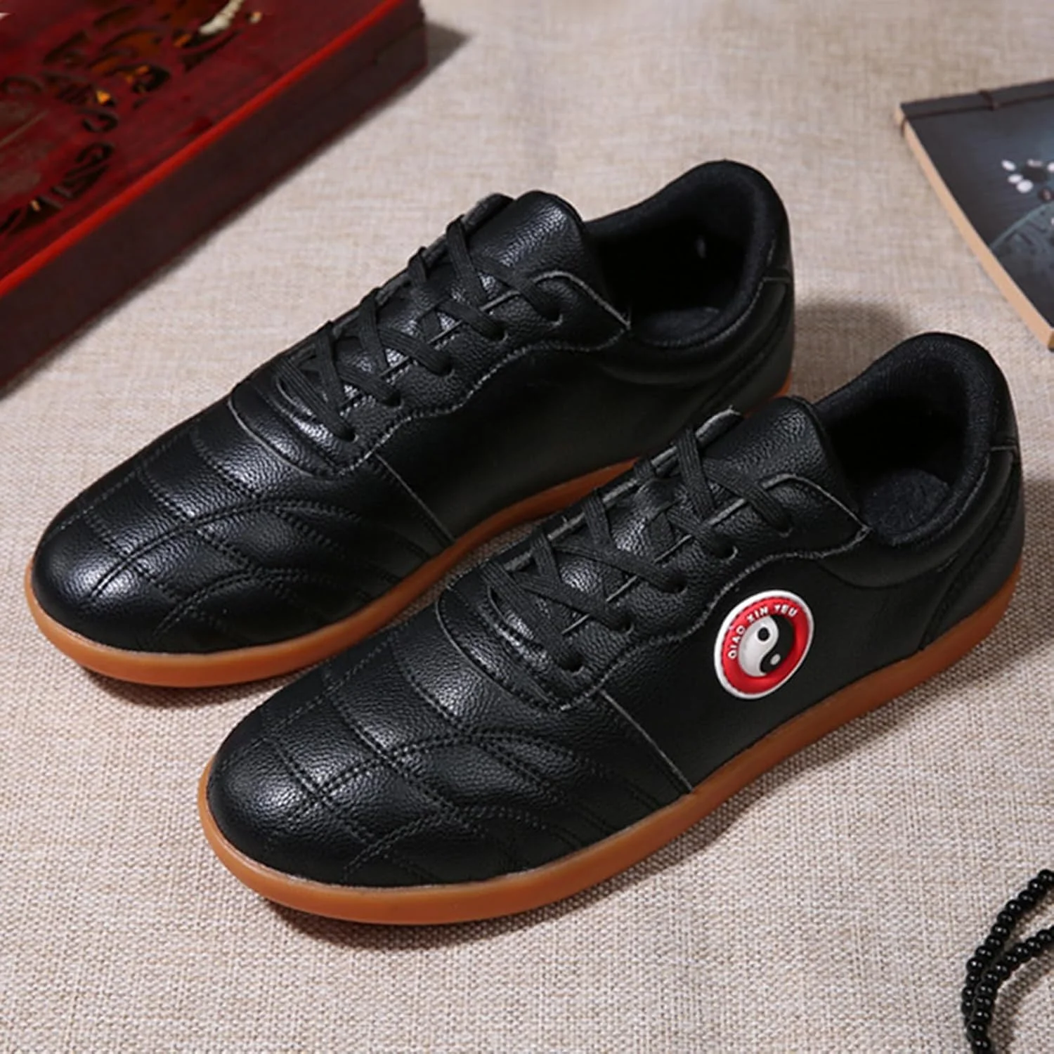 کفش های تای چی، کفش تای چی مردانه، کفش هنرهای رزمی تای چی، کفش تای چی ووشو کونگ فو، سبک وزن، ضد لغزش، نرم و تنفس پذیر، مناسب برای تکواندو بوکس کاراته کونگ فو وینگ چون کفش های تای چی، کفش تای چی مردانه، کفش هنرهای رزمی تای چی، کفش تای چی ووشو کونگ فو، سبک وزن، ضد لغزش، نرم و تنفس پذیر، مناسب برای تکواندو بوکس کاراته کونگ فو وینگ چون