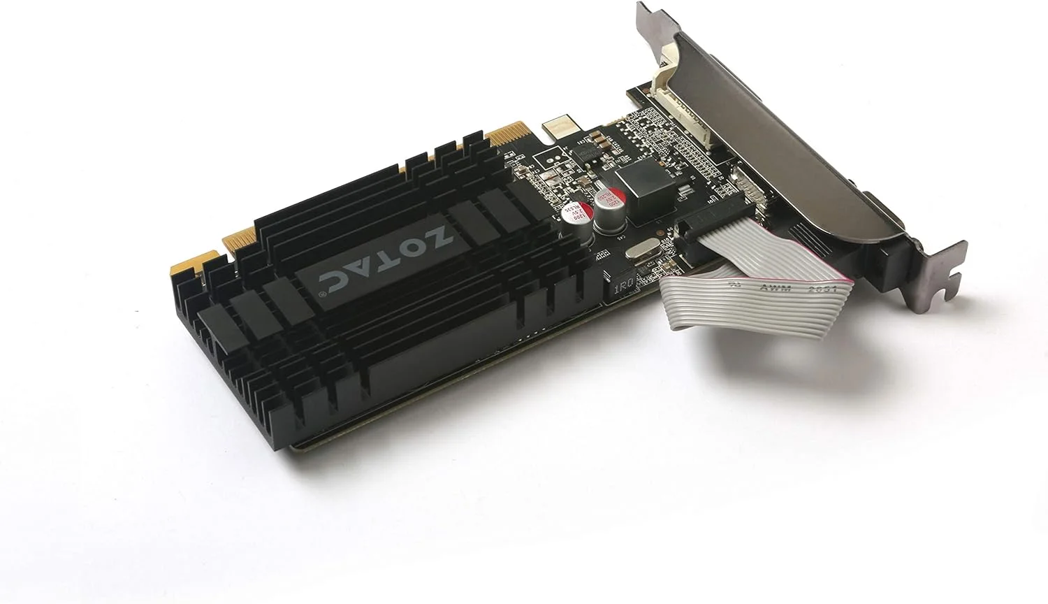 کارت گرافیک ZOTAC GeForce GT 710 با 2 گیگابایت حافظه DDR3، PCI-E2.0، خروجی های DL-DVI، VGA و HDMI، خنک کننده غیرفعال و تک اسلات با طراحی Low Profile (ZT-71302-20L)