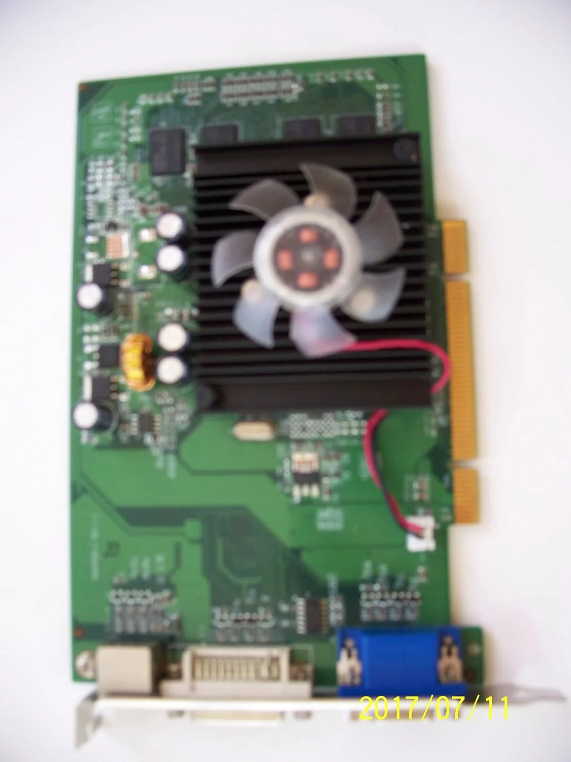 کارت گرافیک ای وی جی ای NVIDIA e-geforce 6200le با 256 مگابایت حافظه کارت گرافیک ای وی جی ای NVIDIA e-geforce 6200le با 256 مگابایت حافظه