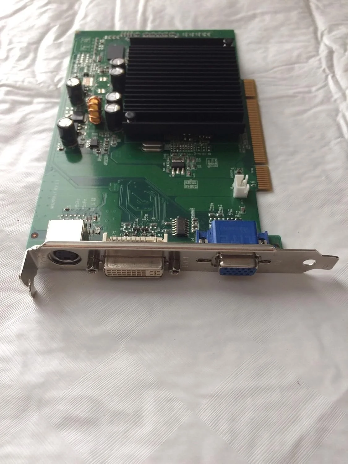 کارت گرافیک ای وی جی ای NVIDIA e-geforce 6200le با 256 مگابایت حافظه کارت گرافیک ای وی جی ای NVIDIA e-geforce 6200le با 256 مگابایت حافظه