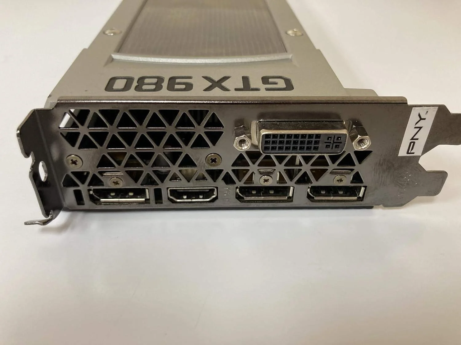 کارت گرافیک پیشرفته گیمینگ Nvidia GeForce GTX 980 با 4 گیگابایت حافظه GDDR5، PCIe 3.0 x16، SLI، DVI/HDMI/DP کارت گرافیک پیشرفته گیمینگ Nvidia GeForce GTX 980 با 4 گیگابایت حافظه GDDR5، PCIe 3.0 x16، SLI، DVI/HDMI/DP