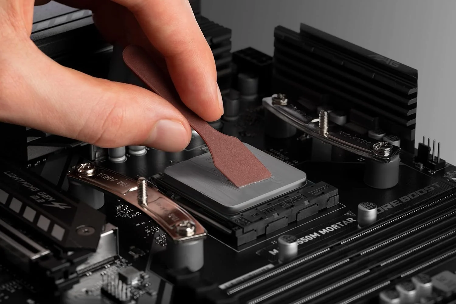 خمیر حرارتی Noctua NT-H1 3.5g SW Edition برای پردازنده، خمیر کامپیوتر به همراه کاردک و دستمال مرطوب تمیز کننده، 13cm x 3cm x 15.7cm، سازگار با کامپیوتر رومیزی، لپ تاپ، کنسول بازی، کارت گرافیک